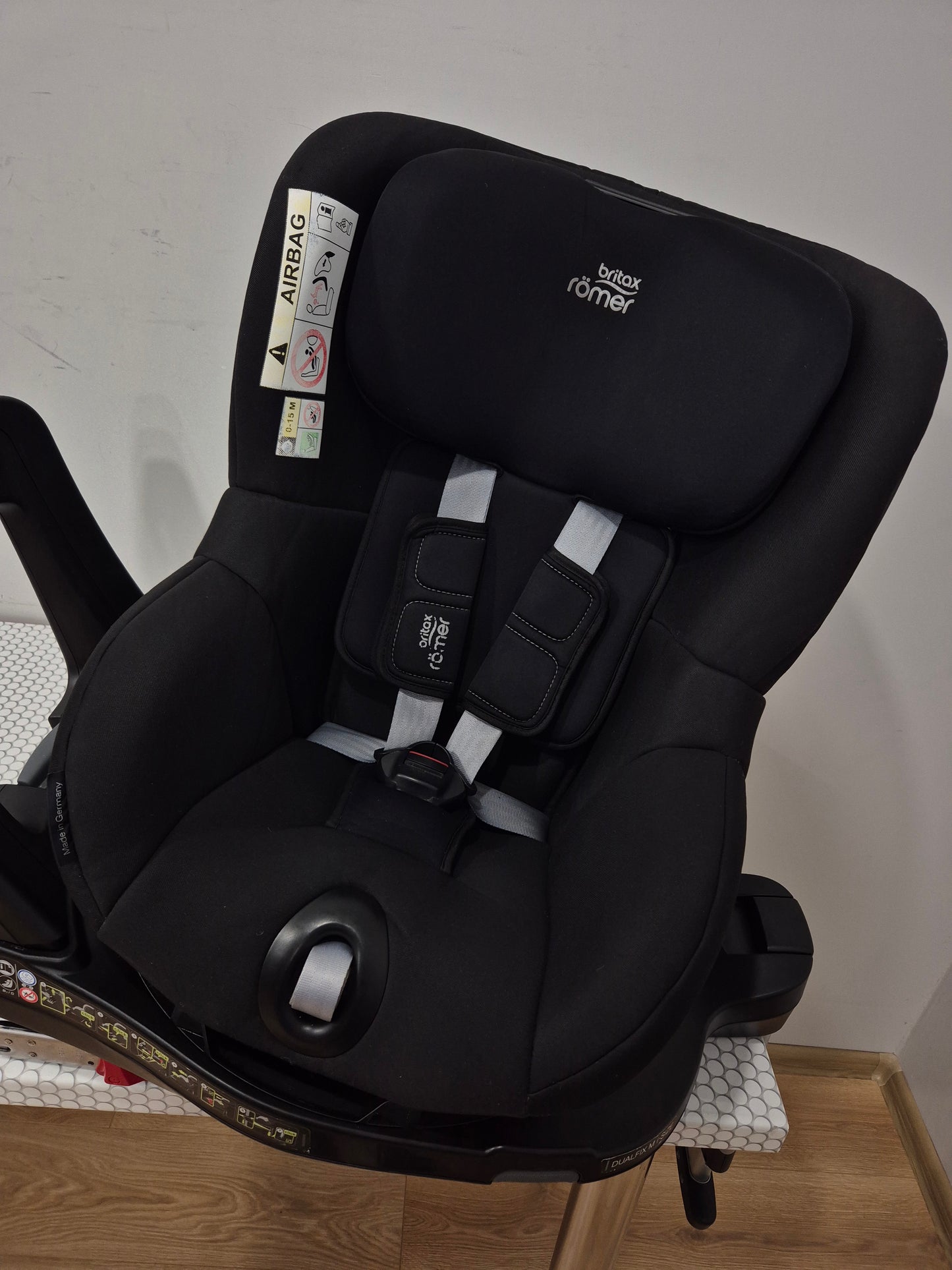 Britax Romer DualFix M i-Size 0-18kg.