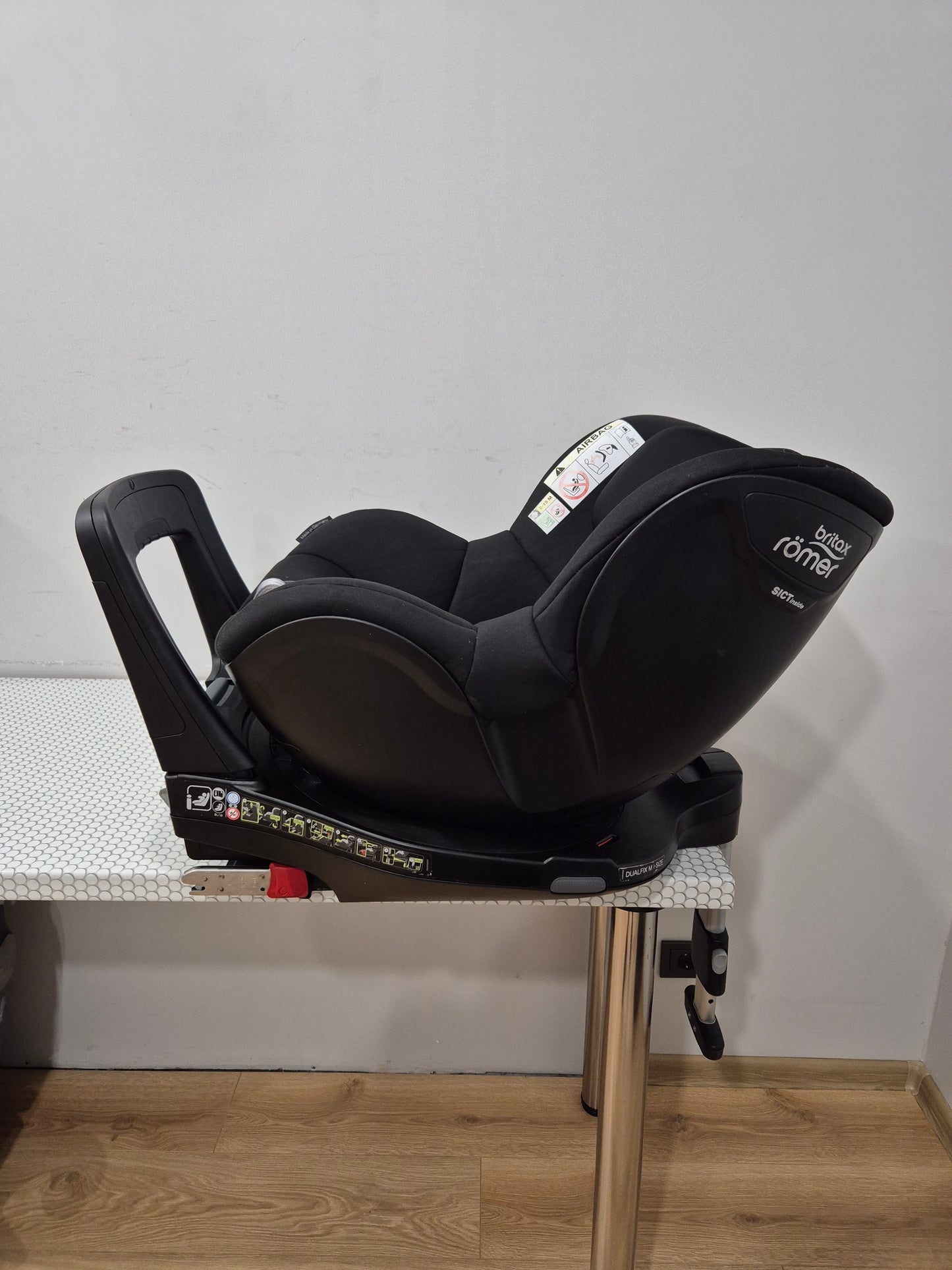 Britax Romer DualFix M i-Size 0-18kg.