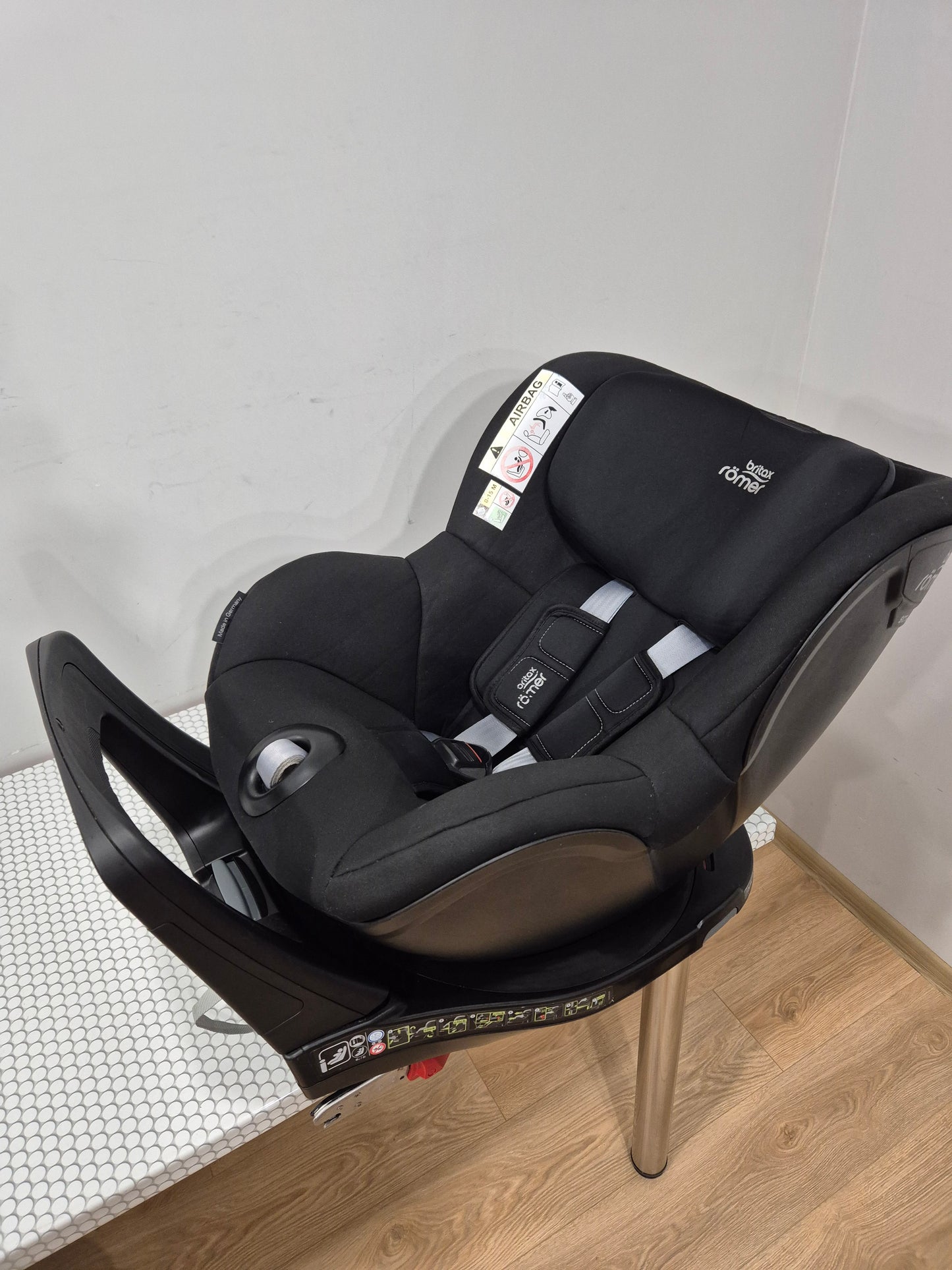 Britax Romer DualFix M i-Size 0-18kg.