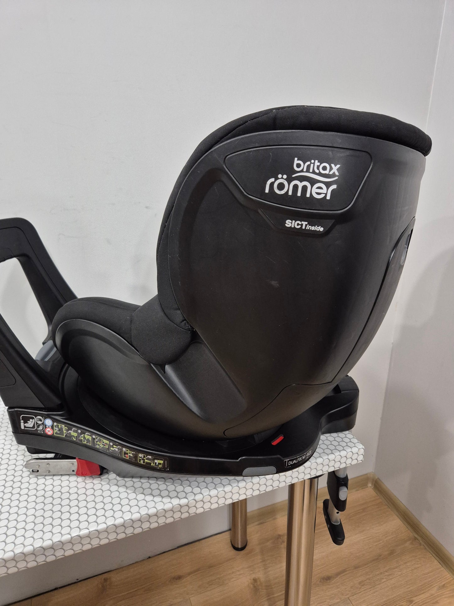 Britax Romer DualFix M i-Size 0-18kg.