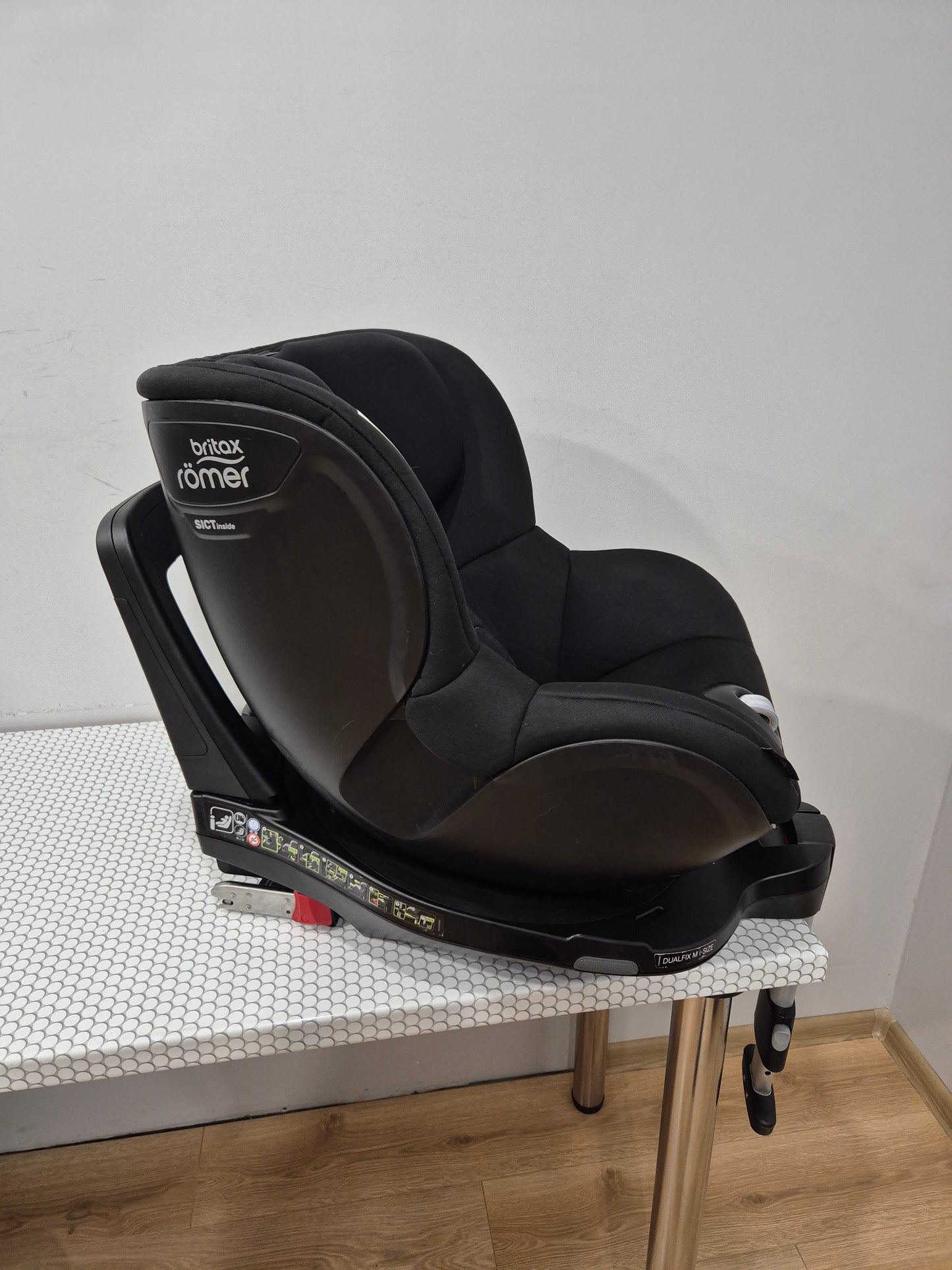 Britax Romer DualFix M i-Size 0-18kg.