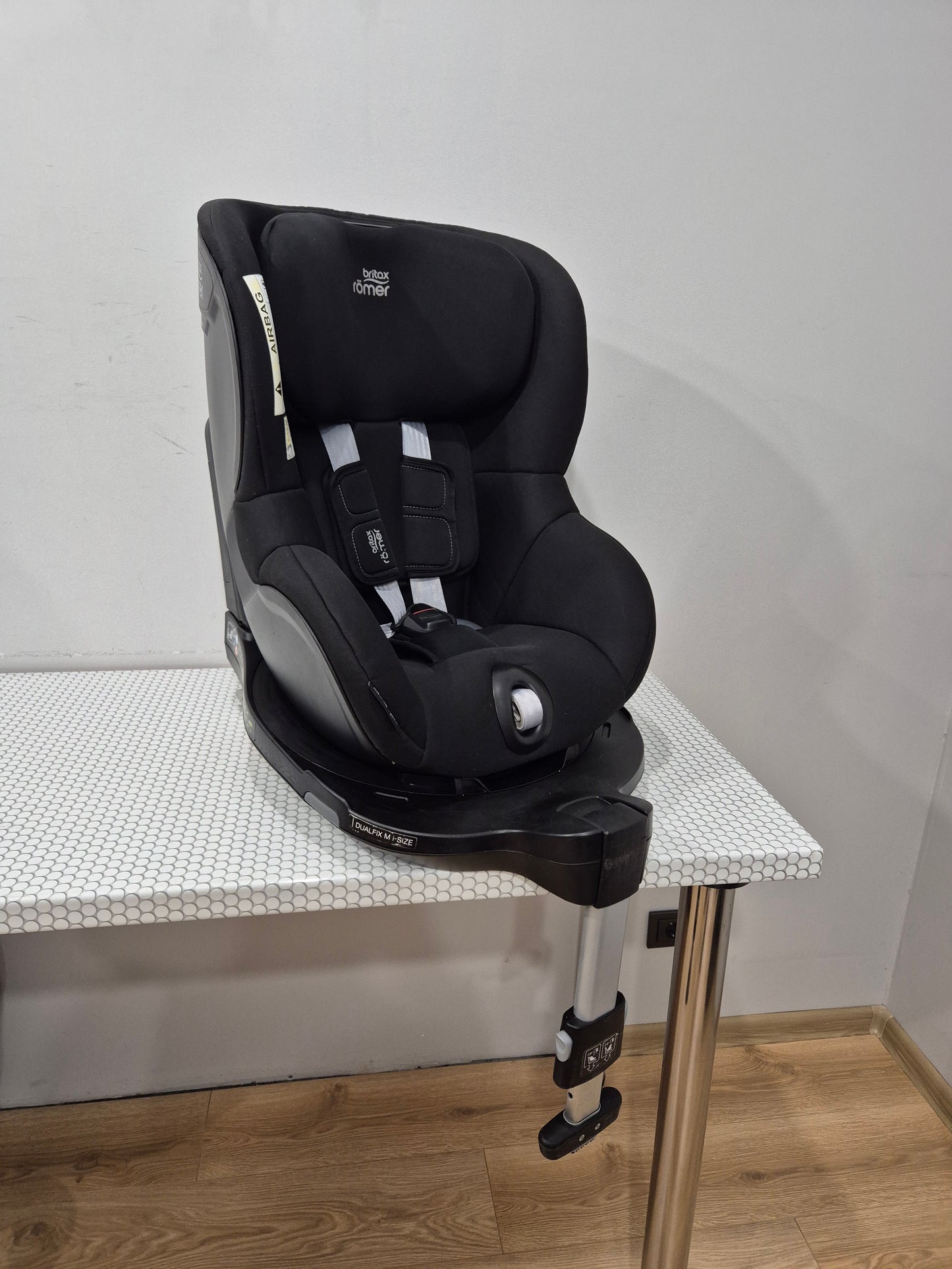 Britax Romer DualFix M i-Size 0-18kg.