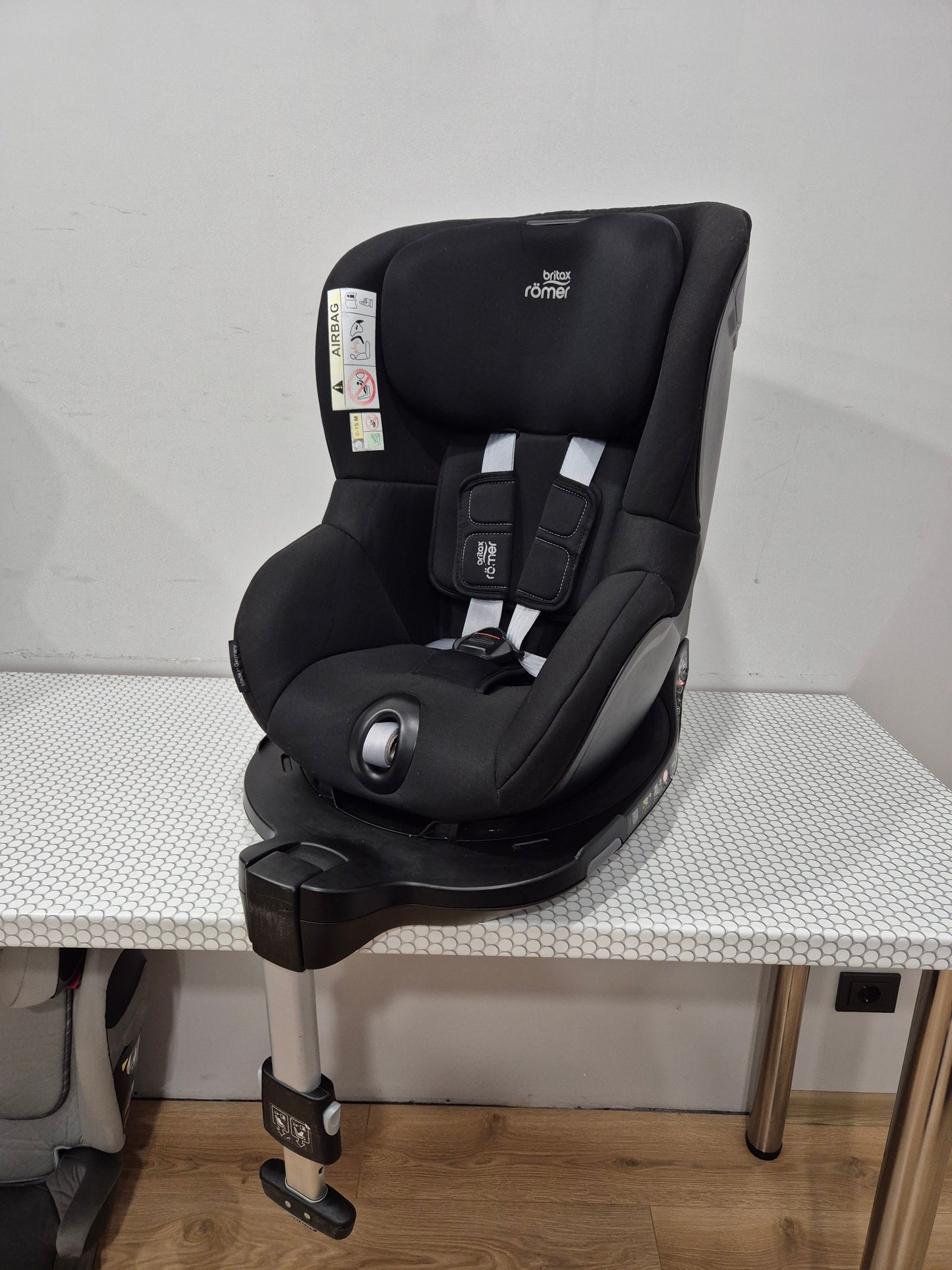Britax Romer DualFix M i-Size 0-18kg.