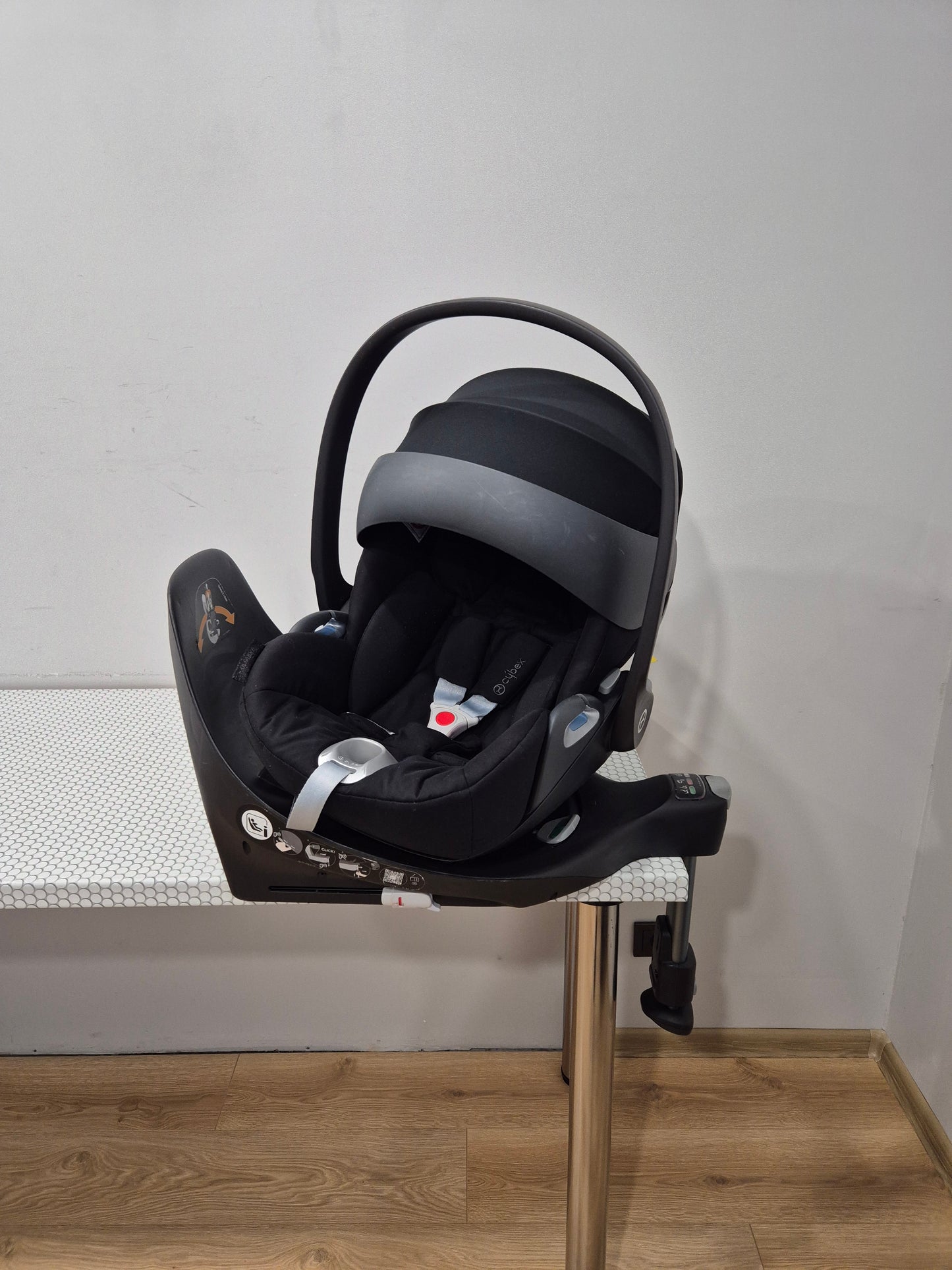 Cybex Cloud Z i-Size 0-13kg. kėdutė ir Base Z bazė.