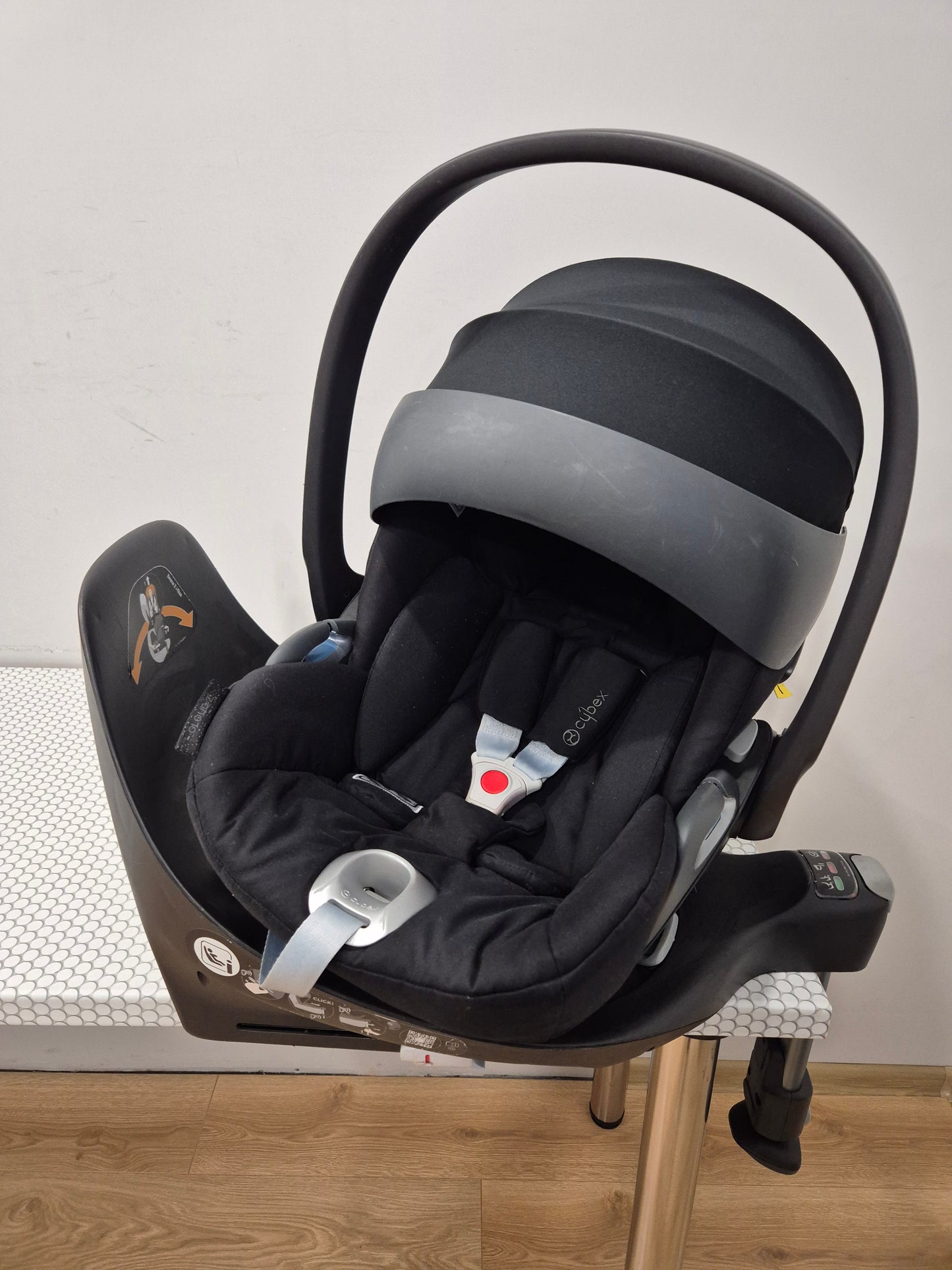 Cybex Cloud Z i-Size 0-13kg. kėdutė ir Base Z bazė.