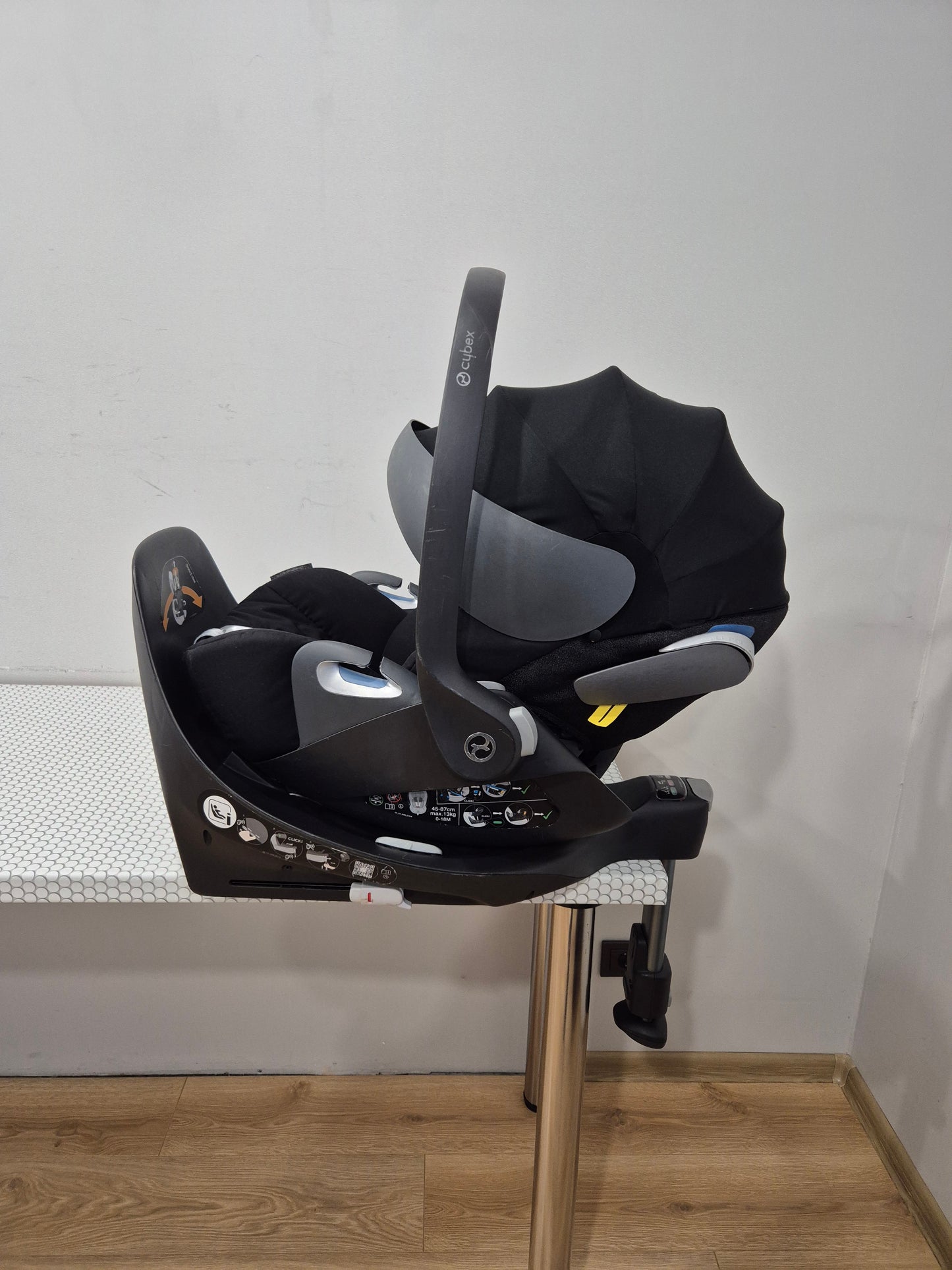 Cybex Cloud Z i-Size 0-13kg. kėdutė ir Base Z bazė.