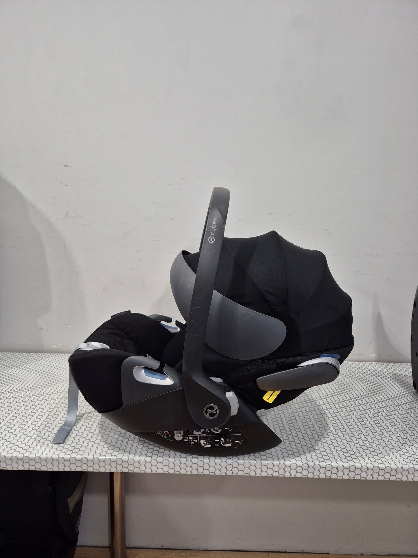 Cybex Cloud Z i-Size 0-13kg. kėdutė ir Base Z bazė.