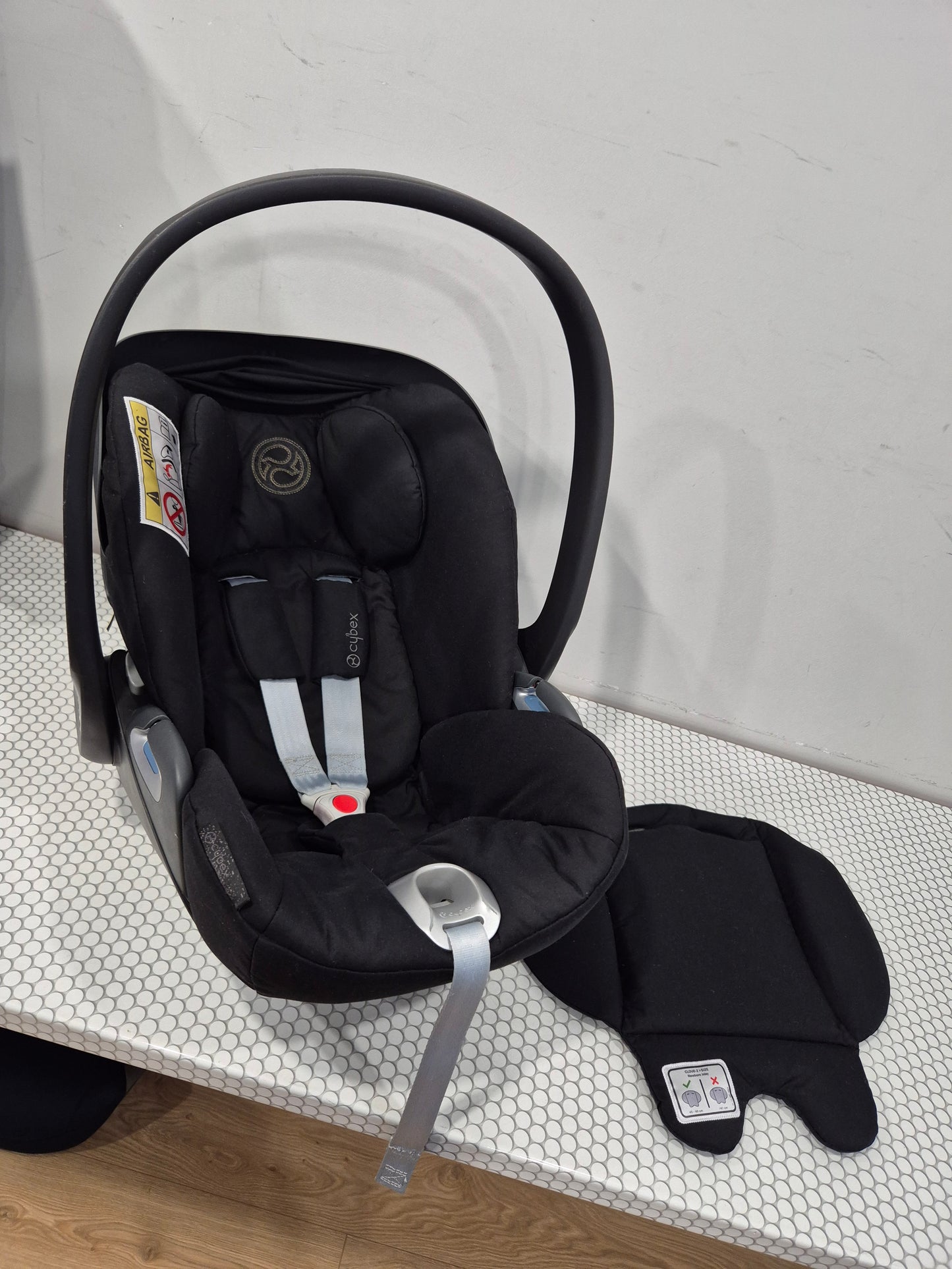 Cybex Cloud Z i-Size 0-13kg. kėdutė ir Base Z bazė.