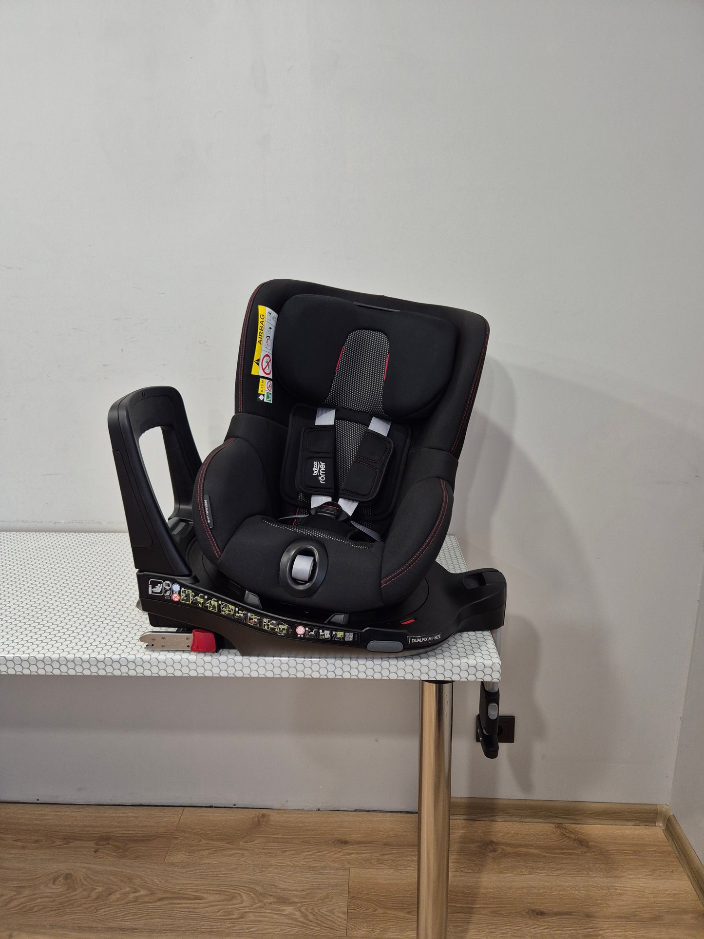 Britax Romer DualFix M i-Size 0-18kg.
