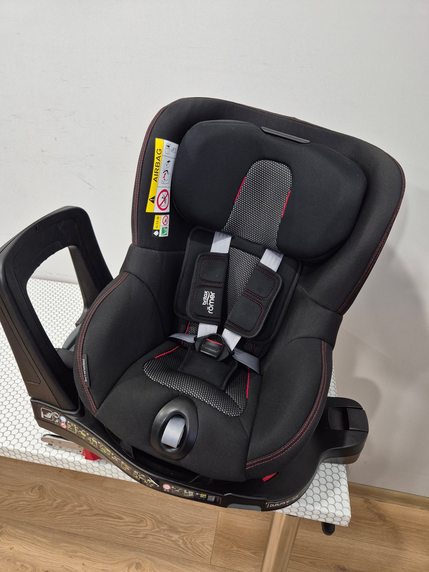 Britax Romer DualFix M i-Size 0-18kg.