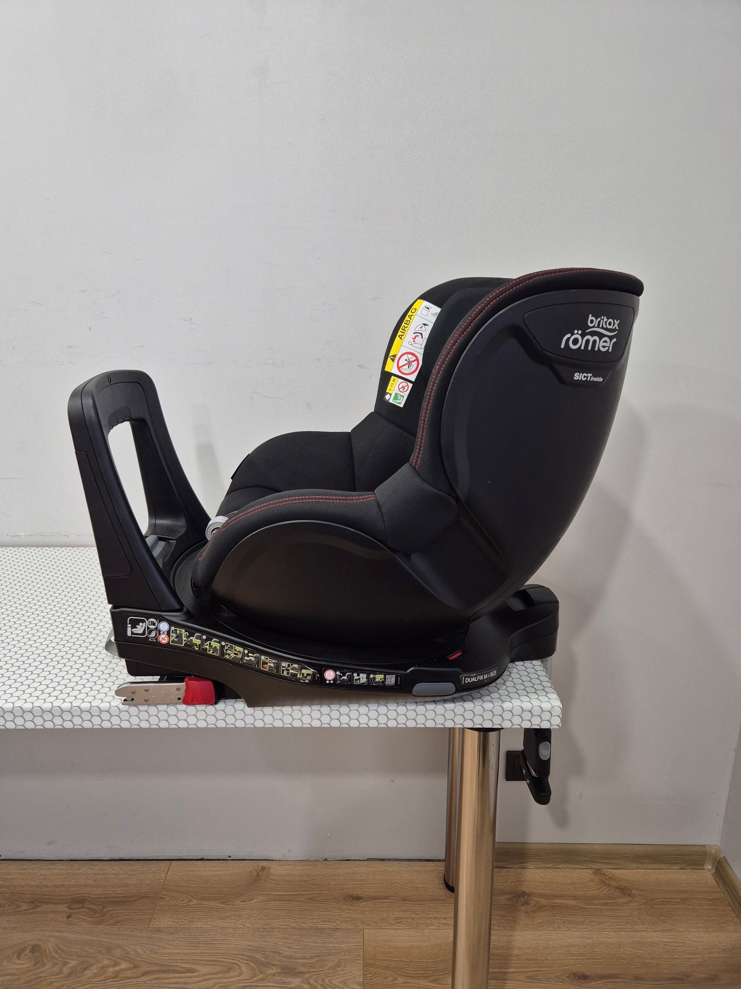 Britax Romer DualFix M i-Size 0-18kg.
