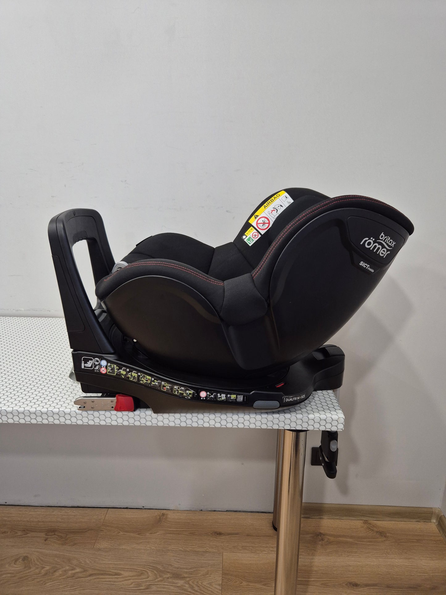 Britax Romer DualFix M i-Size 0-18kg.