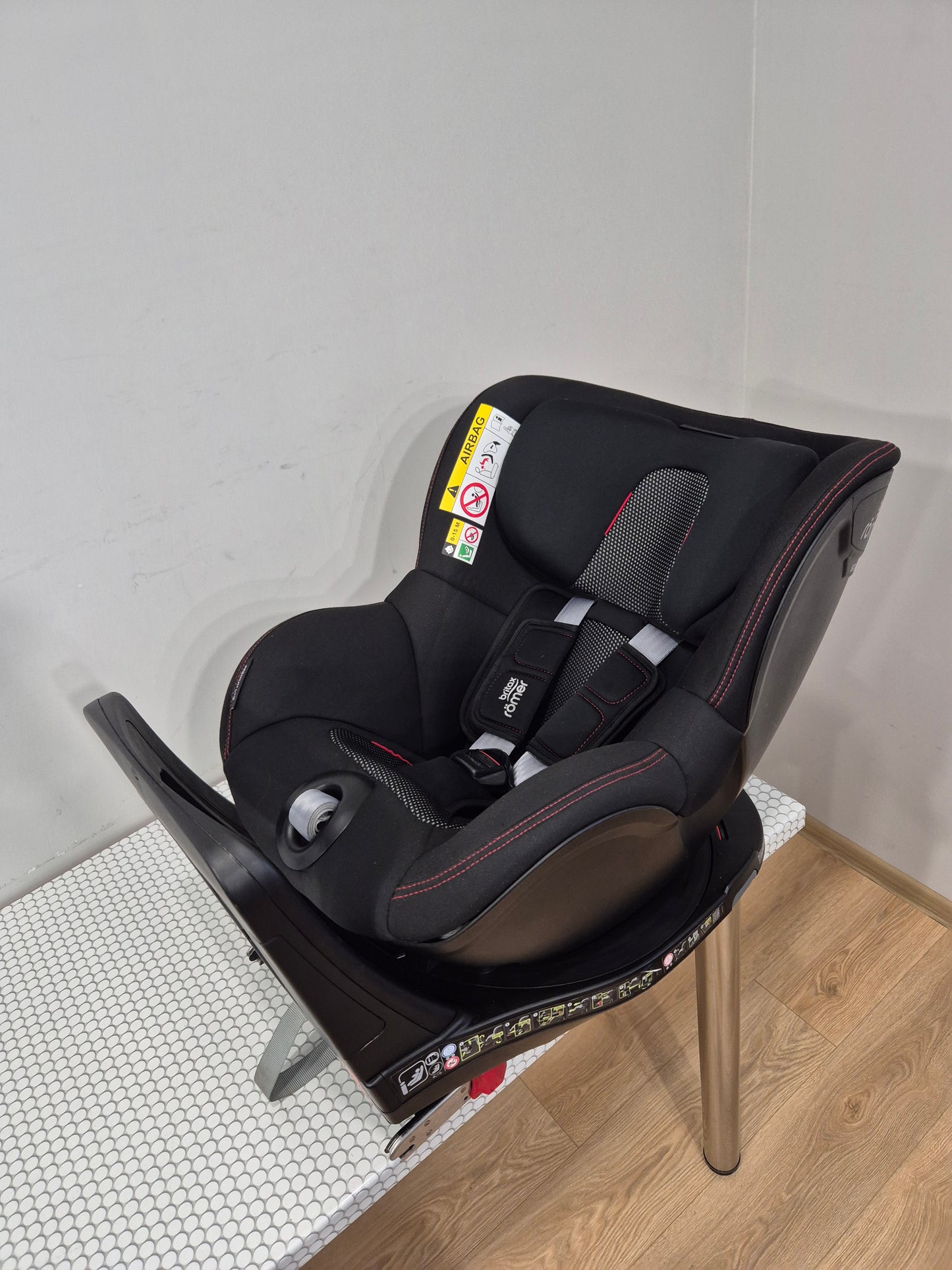 Britax Romer DualFix M i-Size 0-18kg.