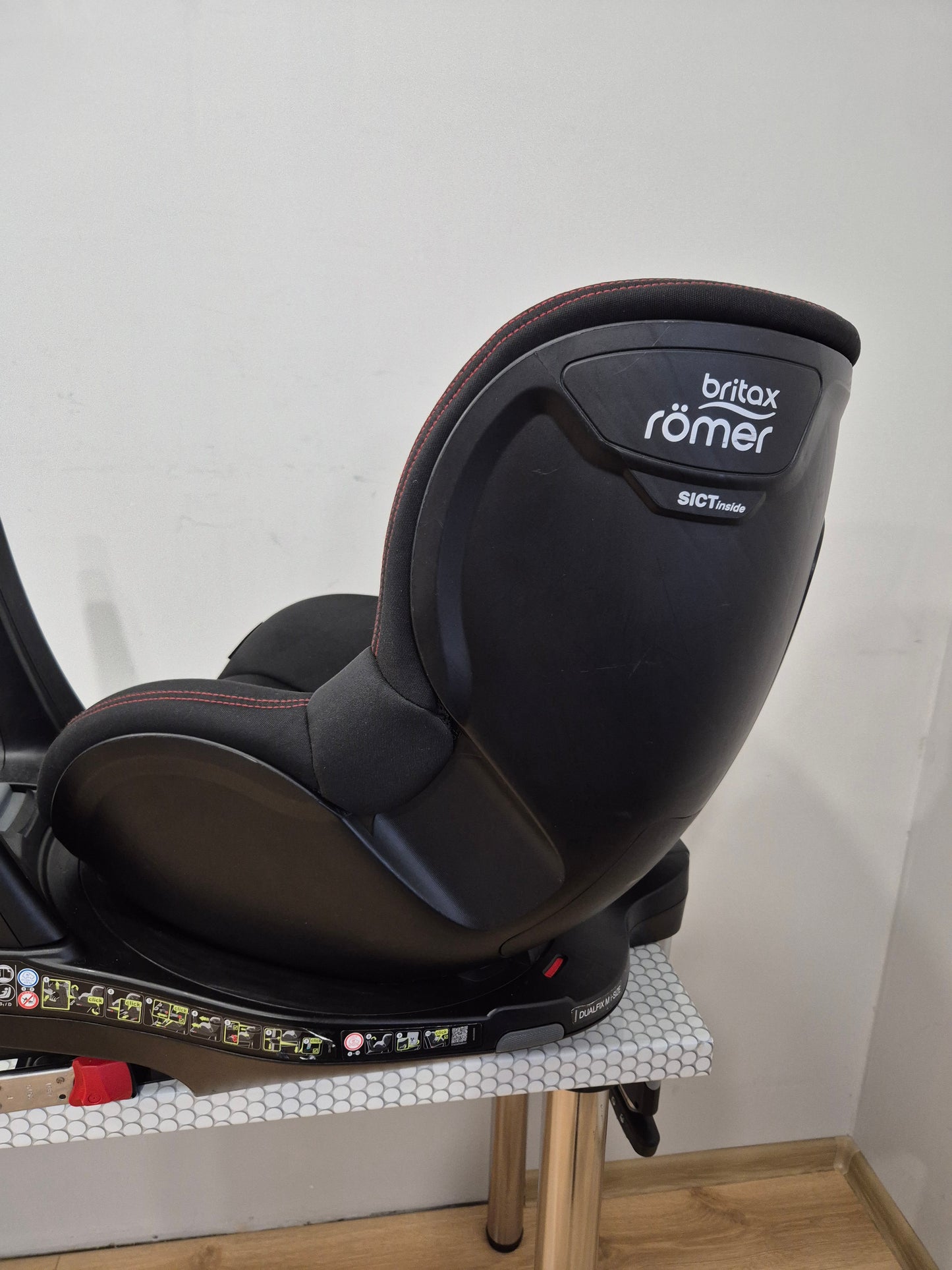 Britax Romer DualFix M i-Size 0-18kg.