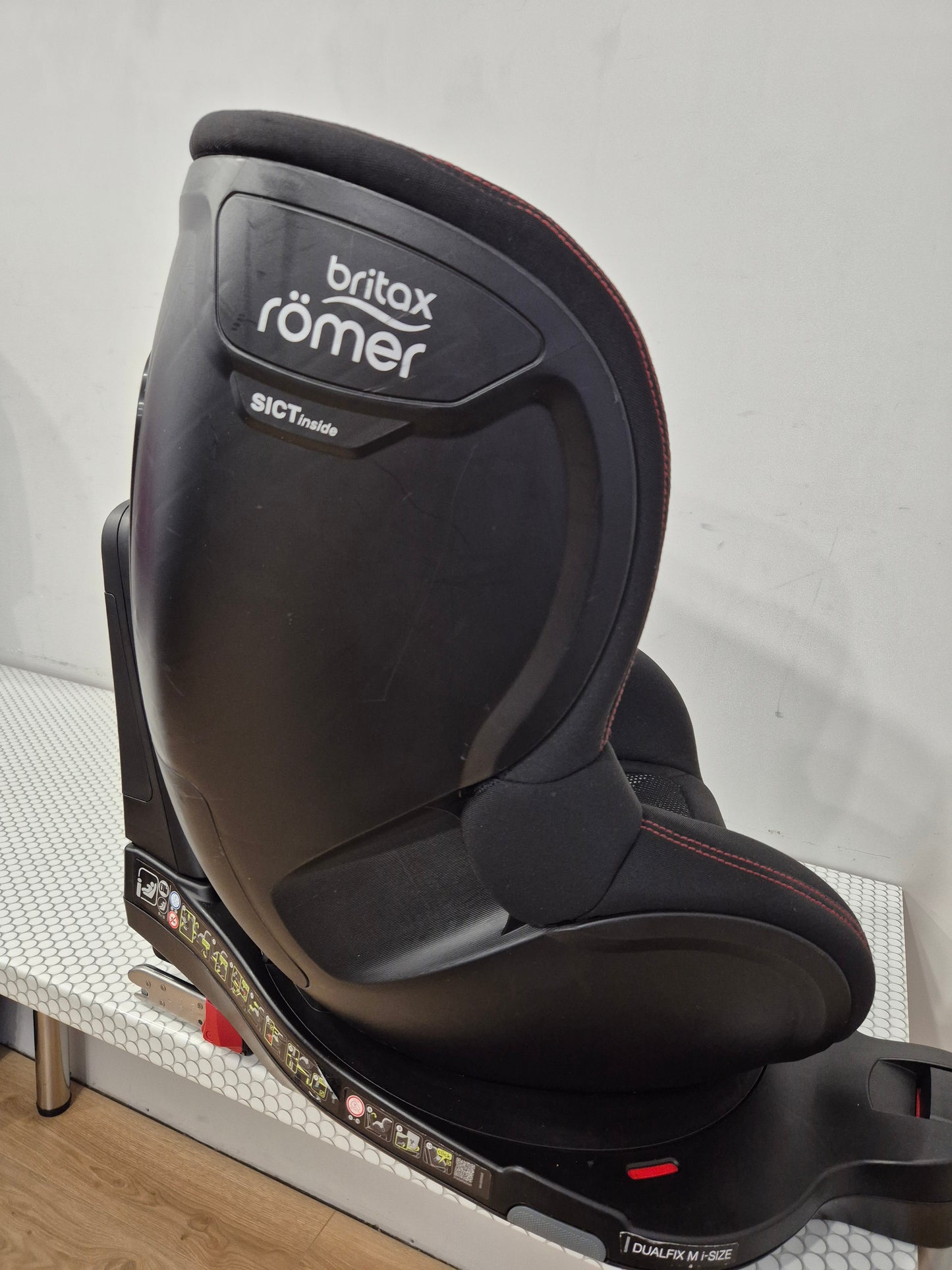 Britax Romer DualFix M i-Size 0-18kg.