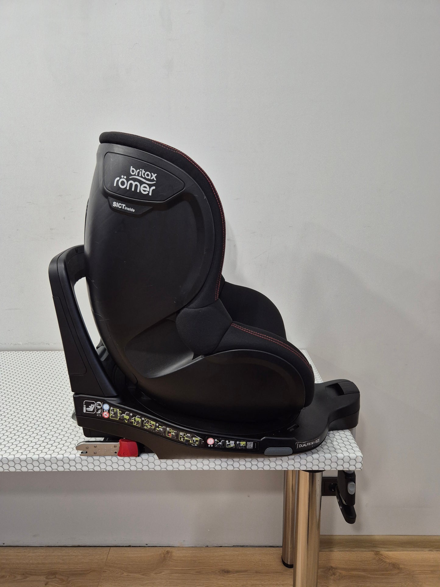 Britax Romer DualFix M i-Size 0-18kg.