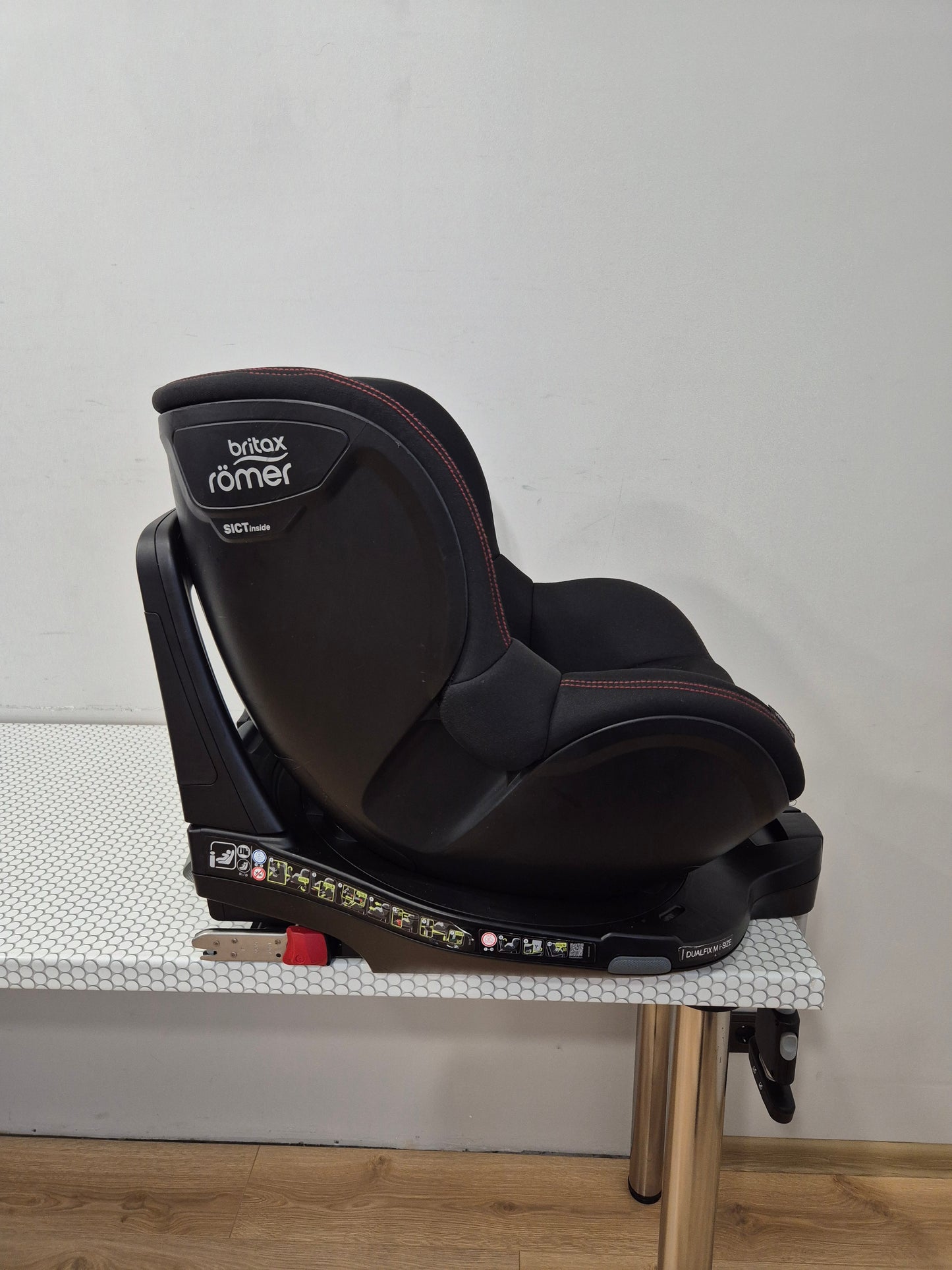 Britax Romer DualFix M i-Size 0-18kg.
