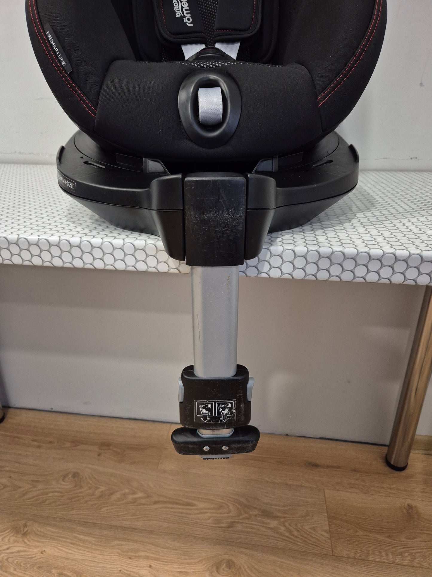 Britax Romer DualFix M i-Size 0-18kg.