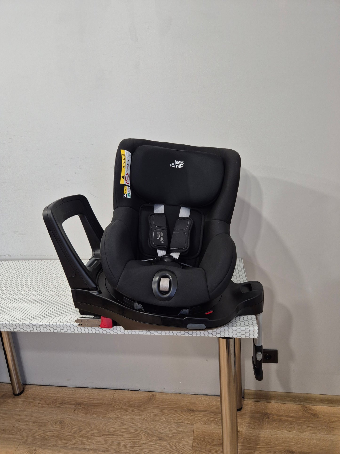 Britax Romer DualFix M i-Size 0-18kg.