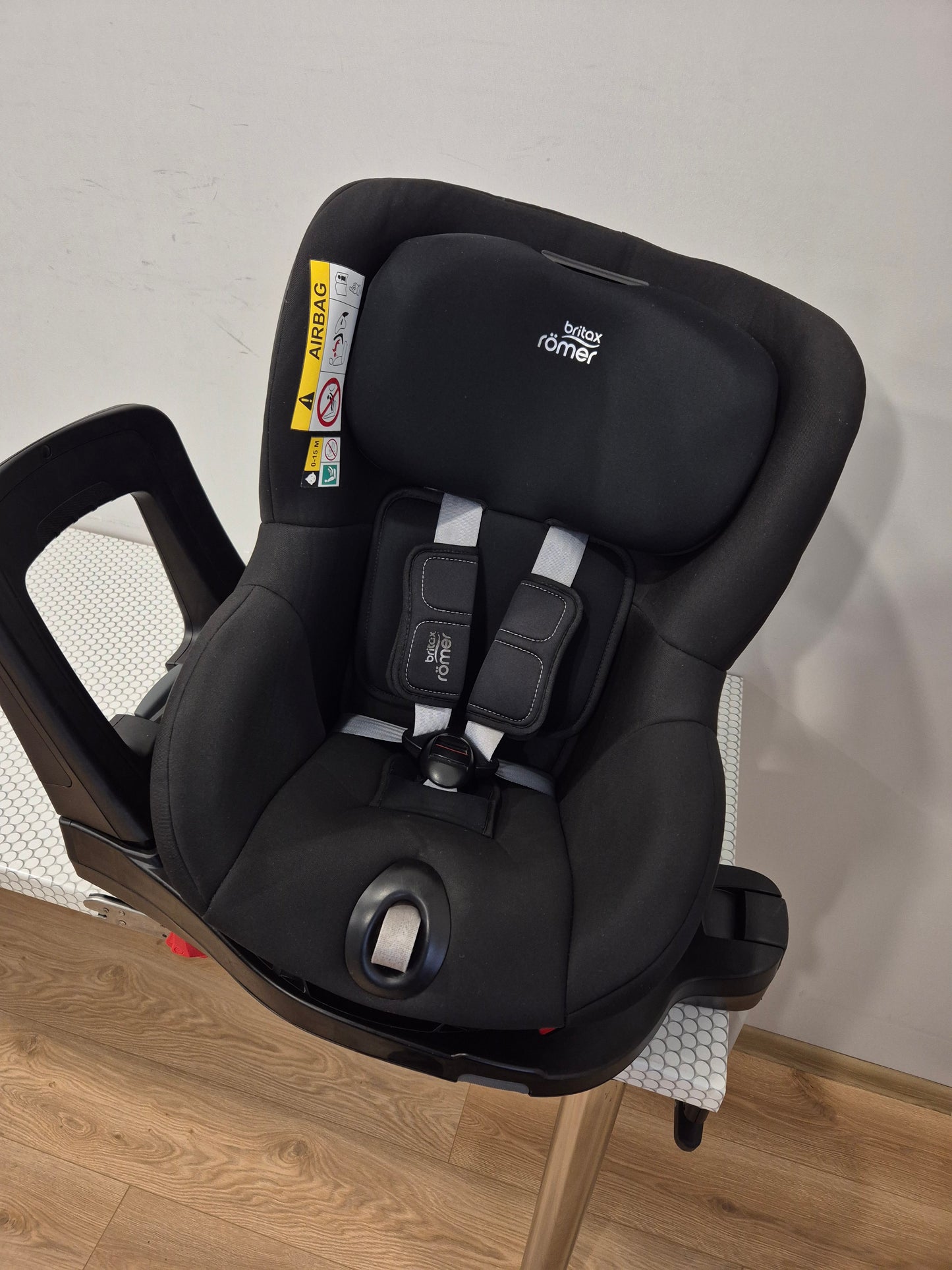 Britax Romer DualFix M i-Size 0-18kg.