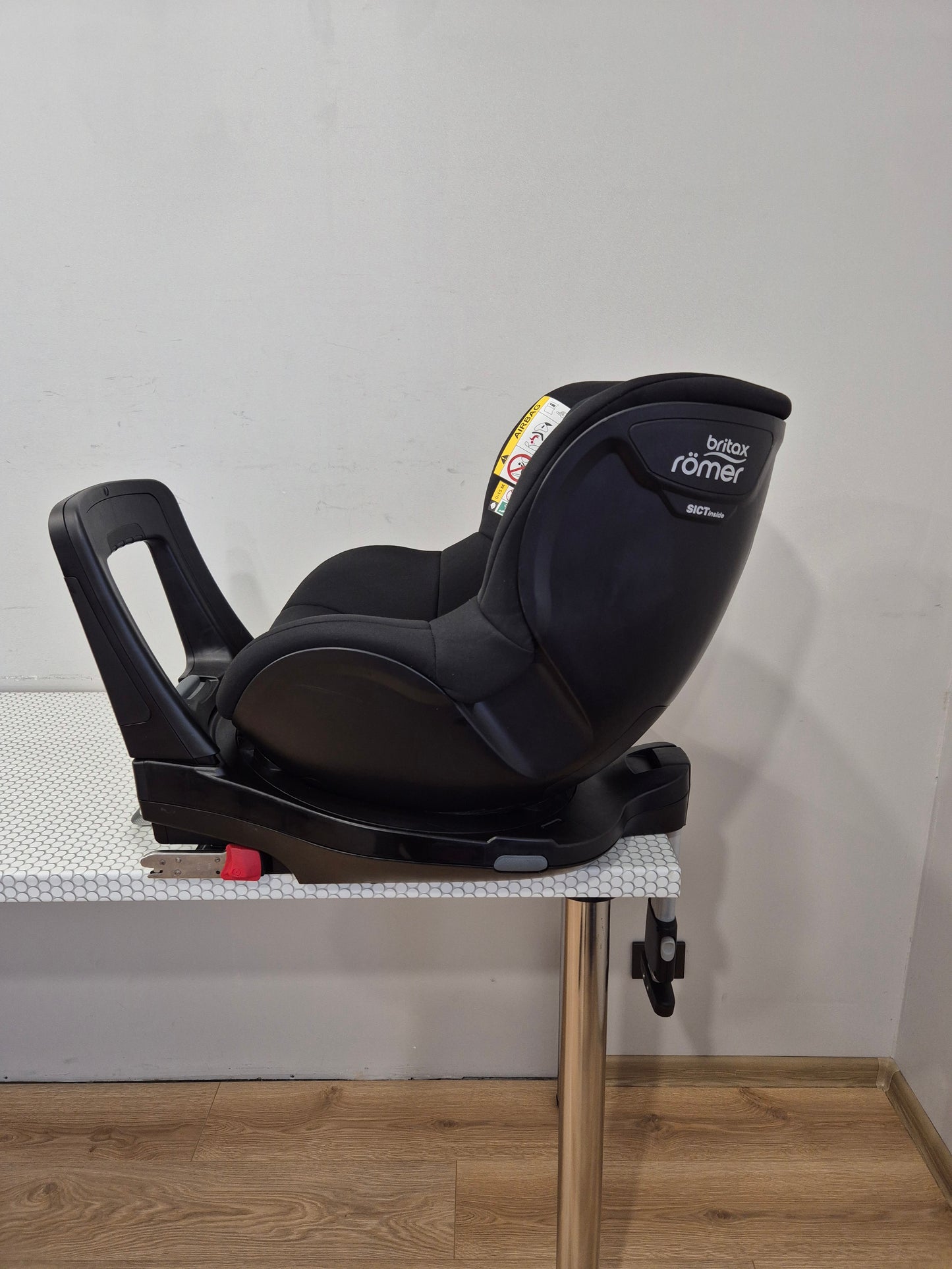 Britax Romer DualFix M i-Size 0-18kg.