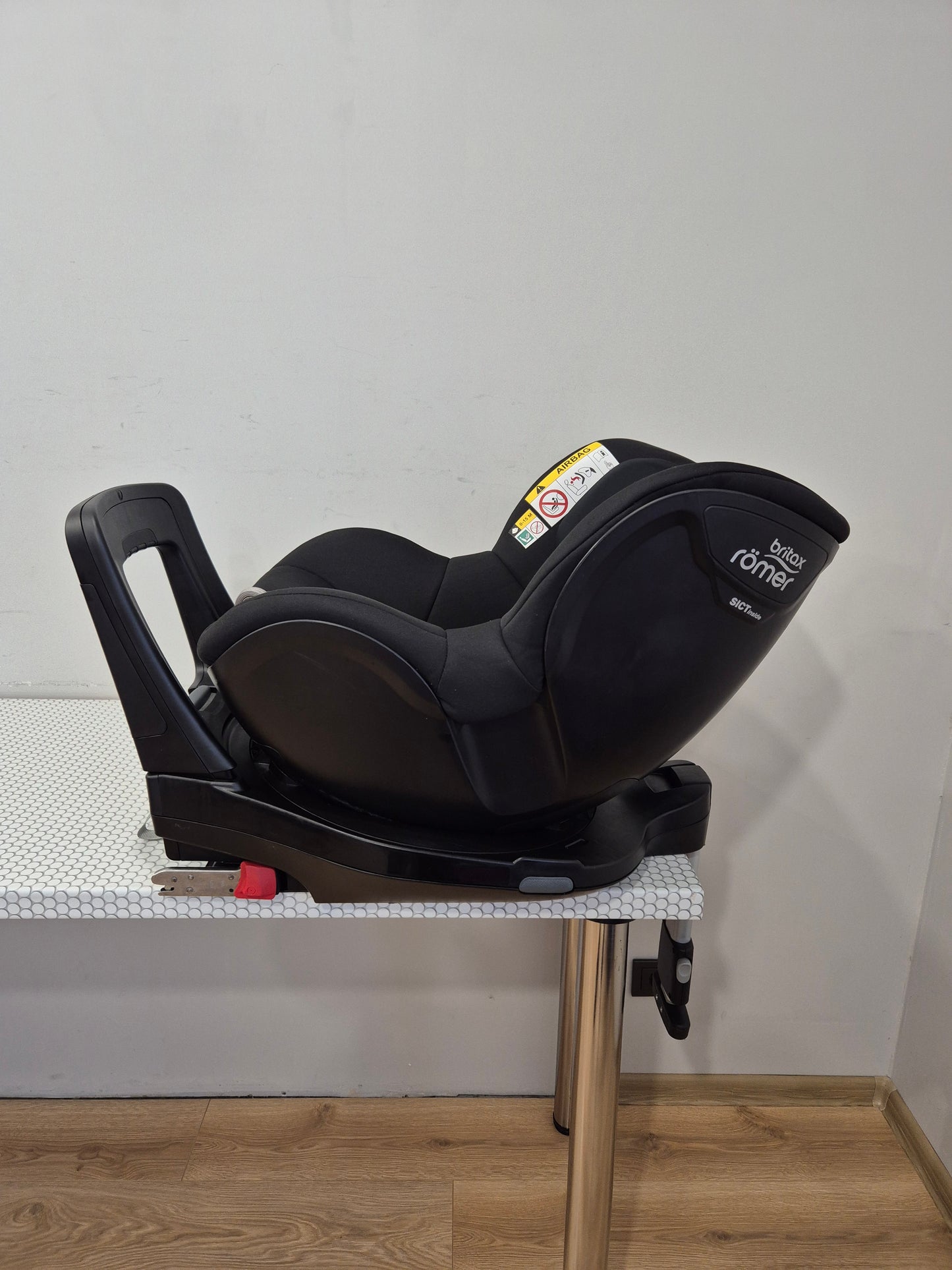 Britax Romer DualFix M i-Size 0-18kg.