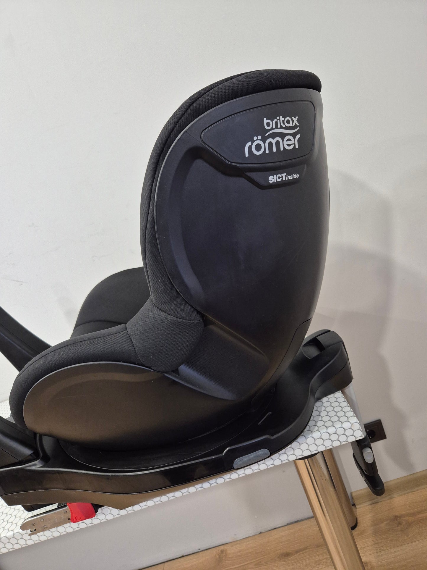 Britax Romer DualFix M i-Size 0-18kg.