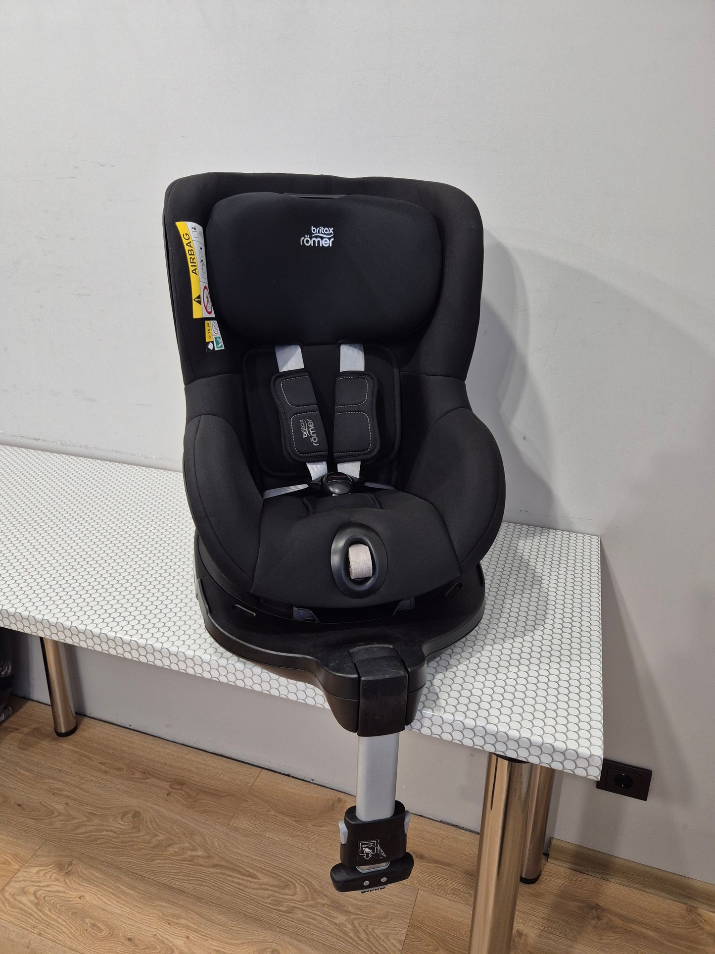 Britax Romer DualFix M i-Size 0-18kg.