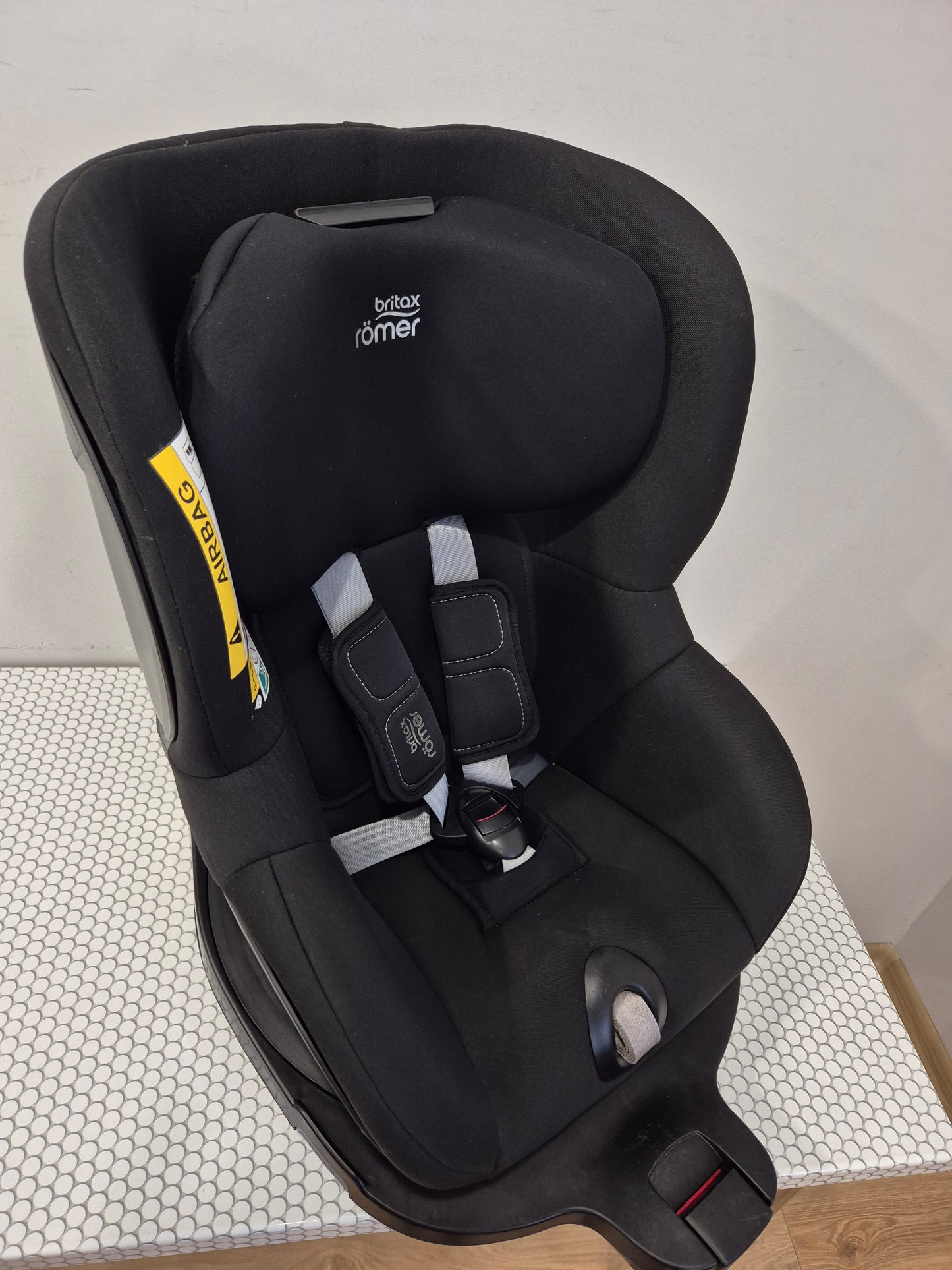 Britax Romer DualFix M i-Size 0-18kg.