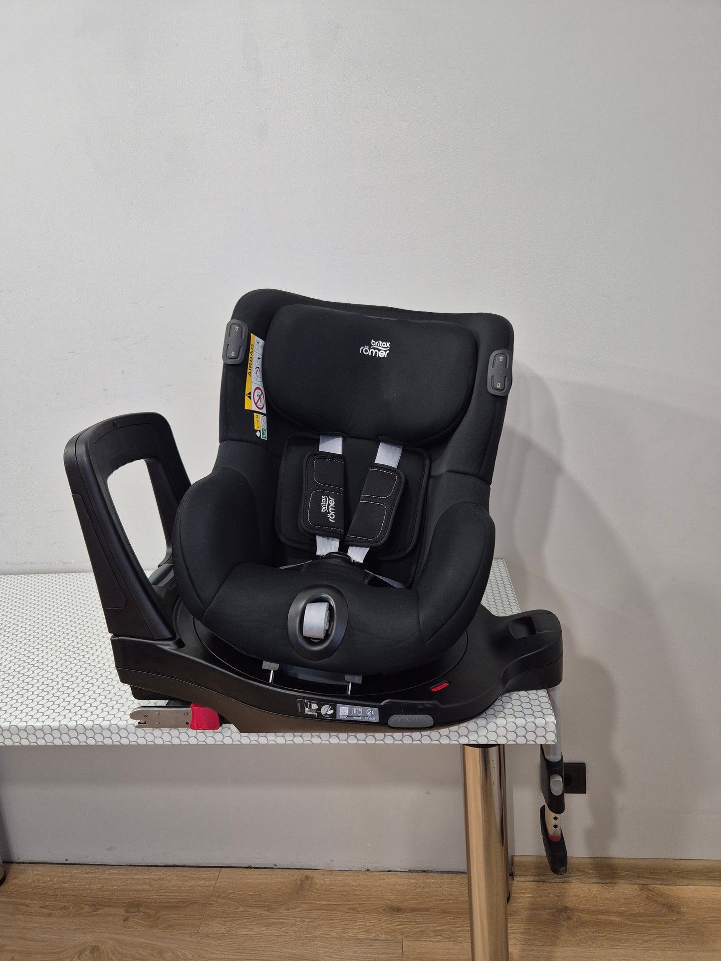 Britax DualFix iSense 0-18kg. su baze