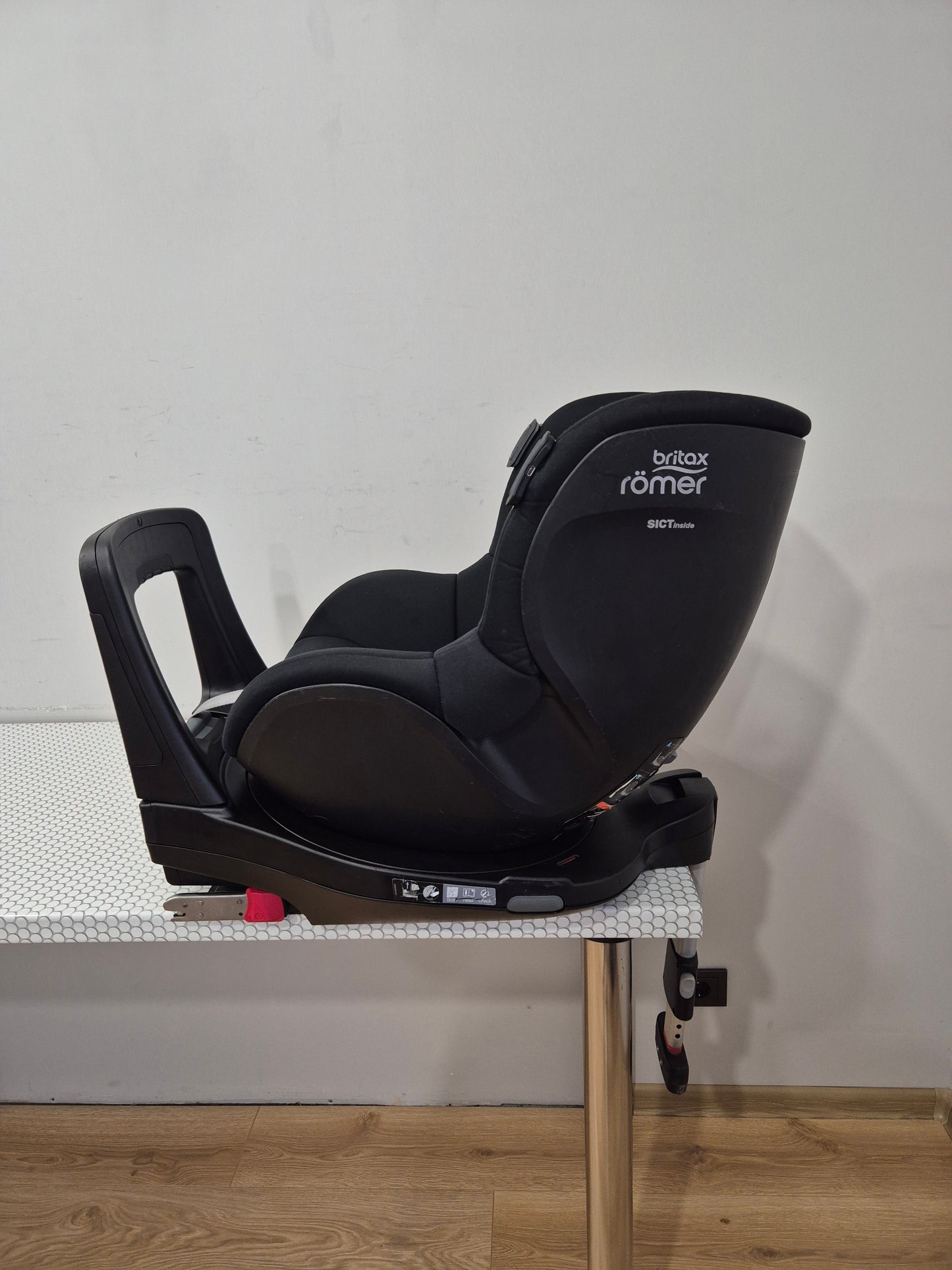 Britax DualFix iSense 0-18kg. su baze