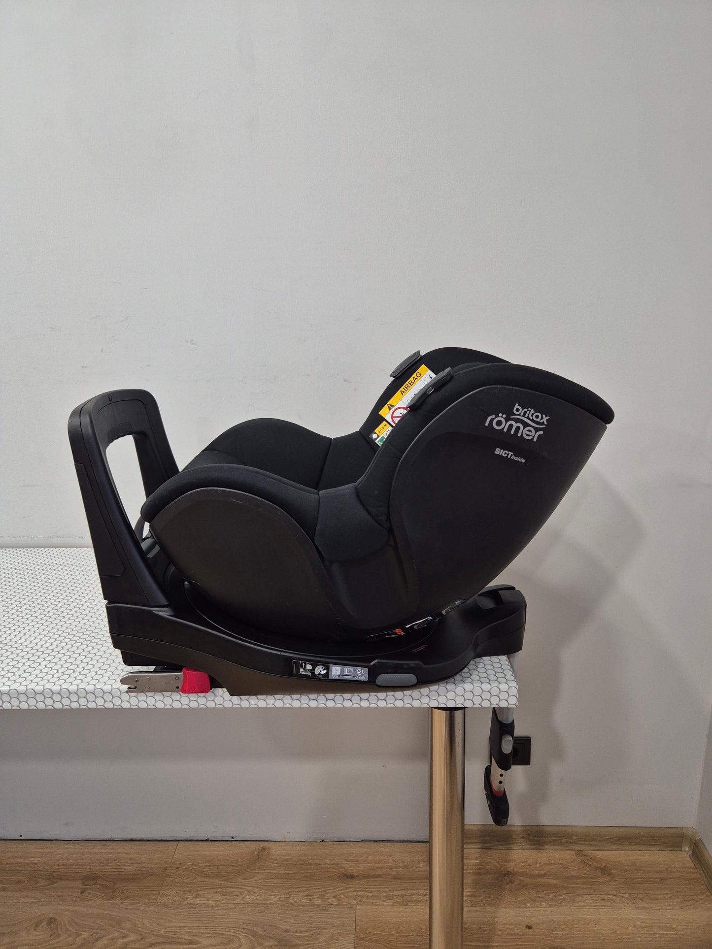 Britax DualFix iSense 0-18kg. su baze