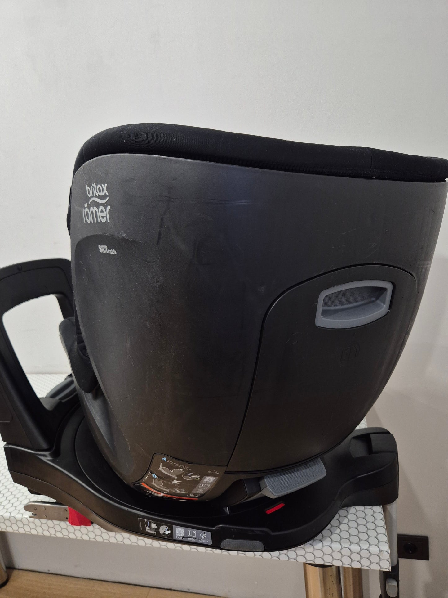Britax DualFix iSense 0-18kg. su baze