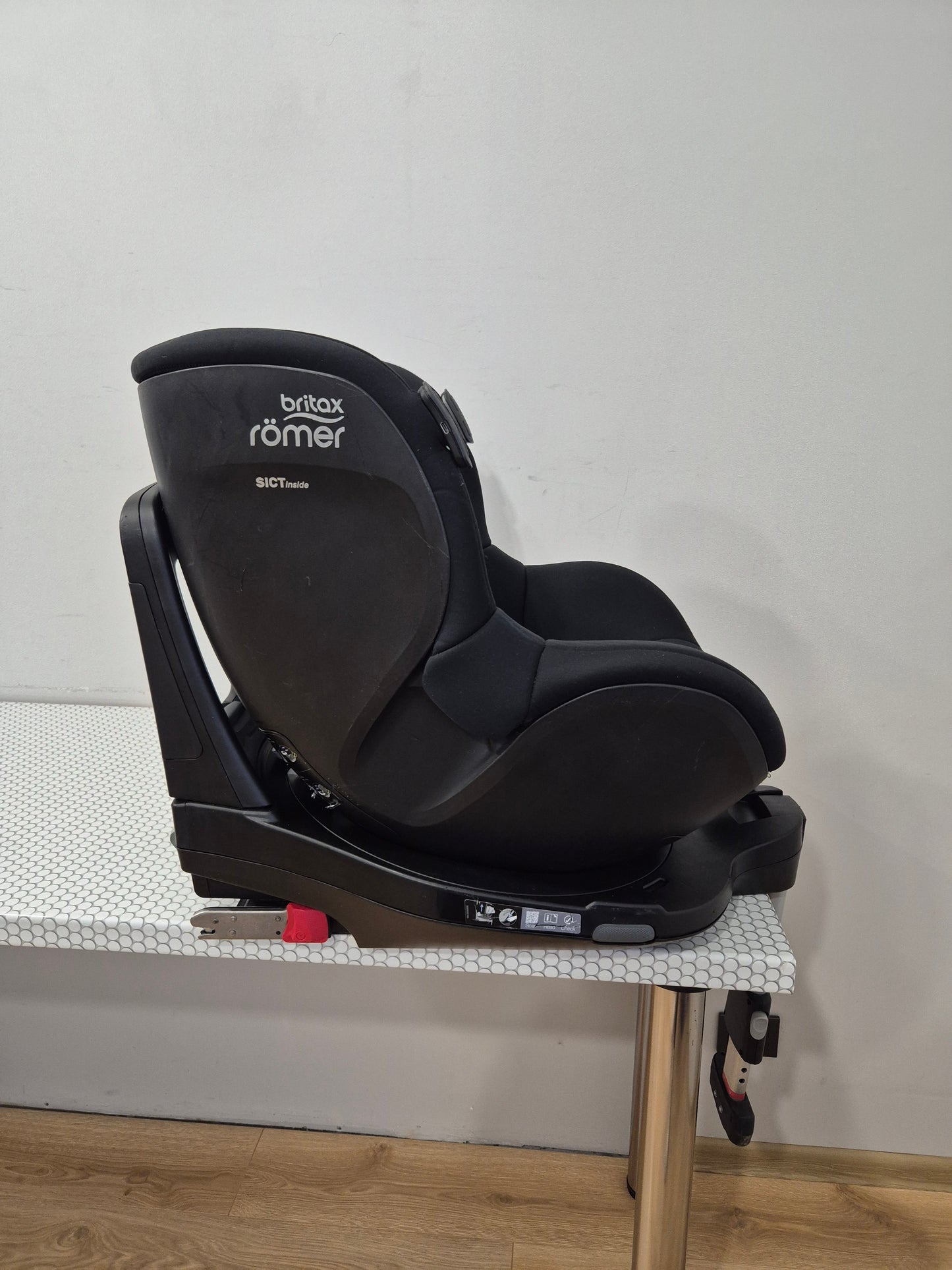 Britax DualFix iSense 0-18kg. su baze