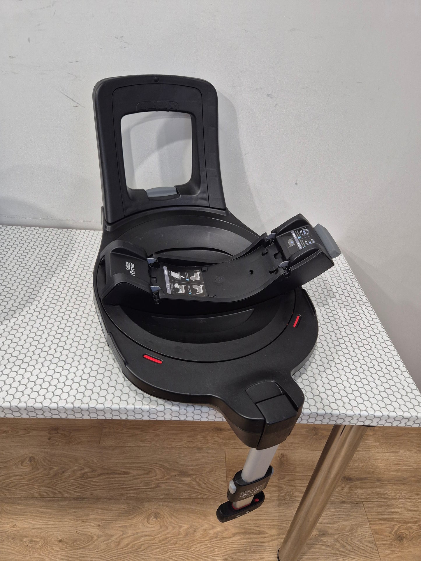 Britax DualFix iSense 0-18kg. su baze