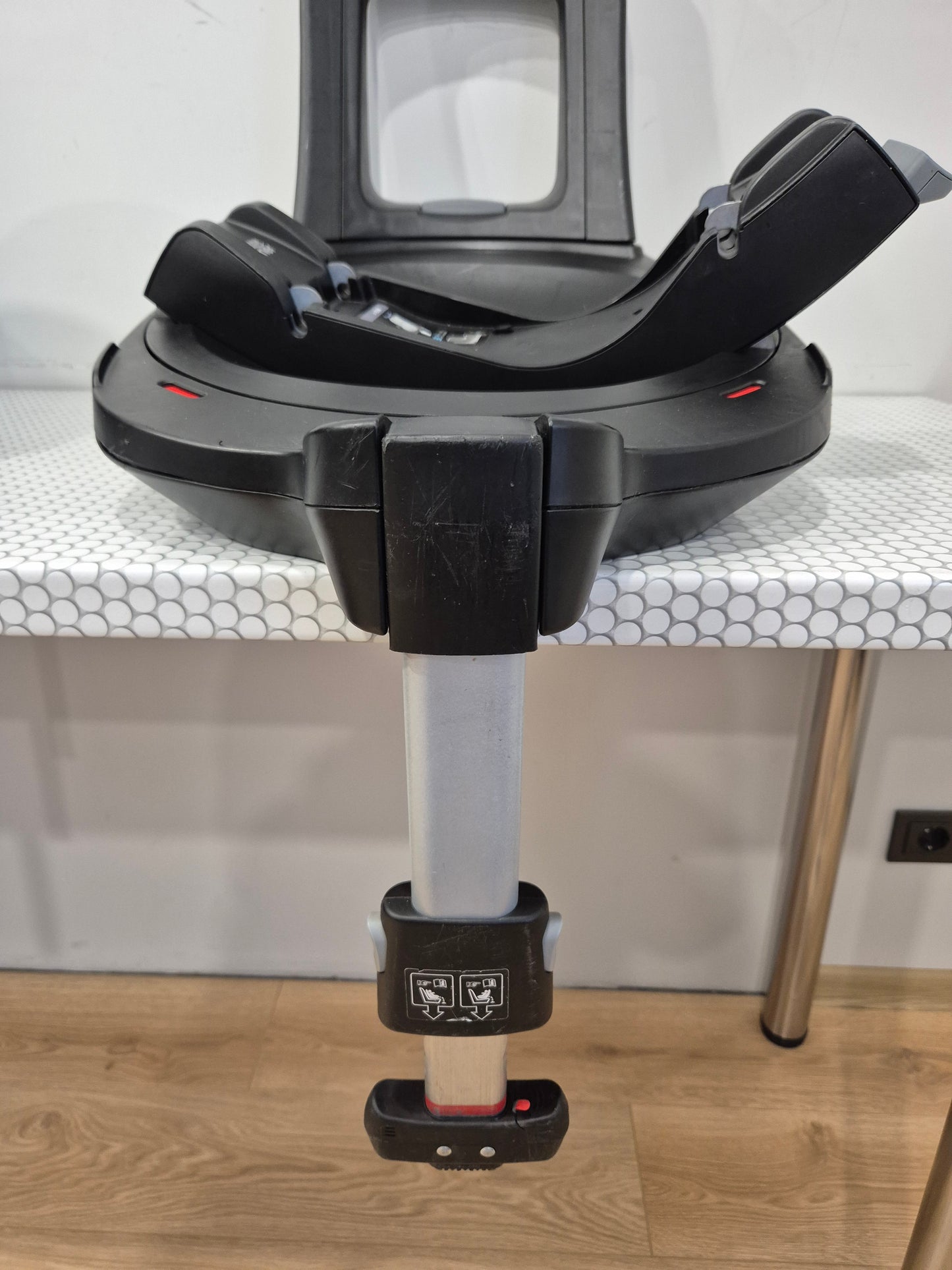 Britax DualFix iSense 0-18kg. su baze
