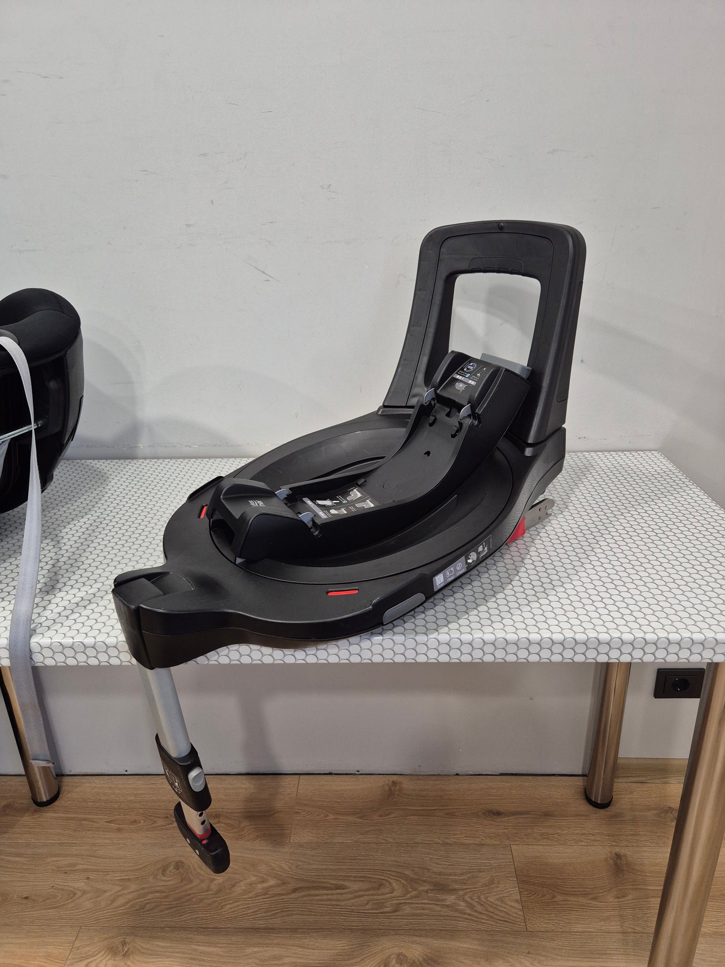 Britax DualFix iSense 0-18kg. su baze