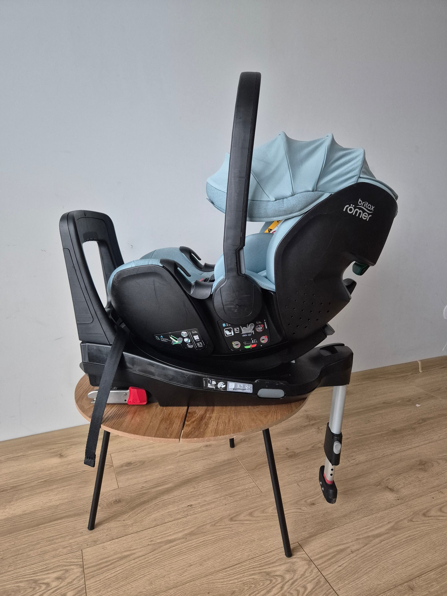 Britax Baby-Safe Pro 0-13kg. ir Flex Base iSense bazė.