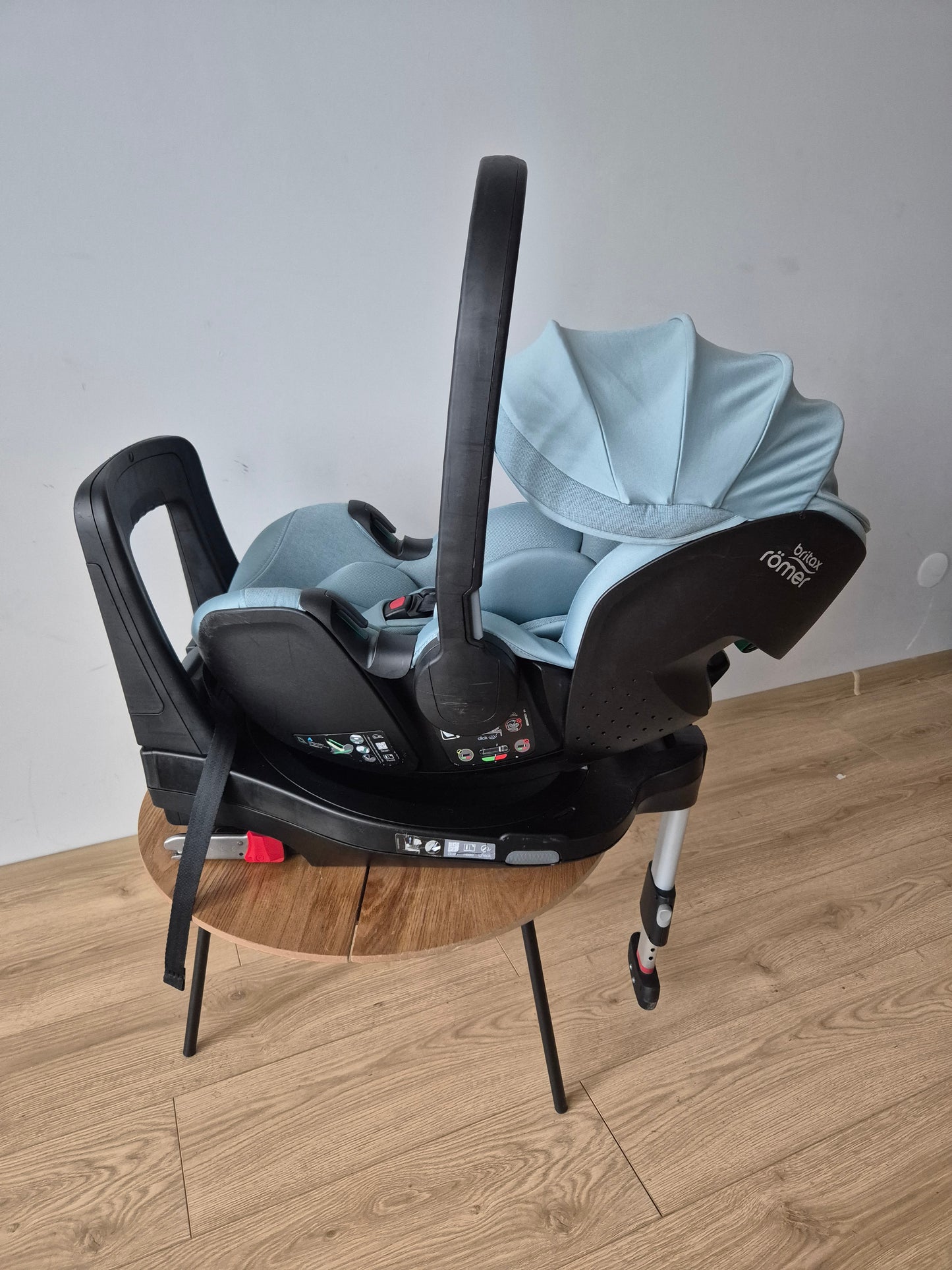 Britax Baby-Safe Pro 0-13kg. ir Flex Base iSense bazė.