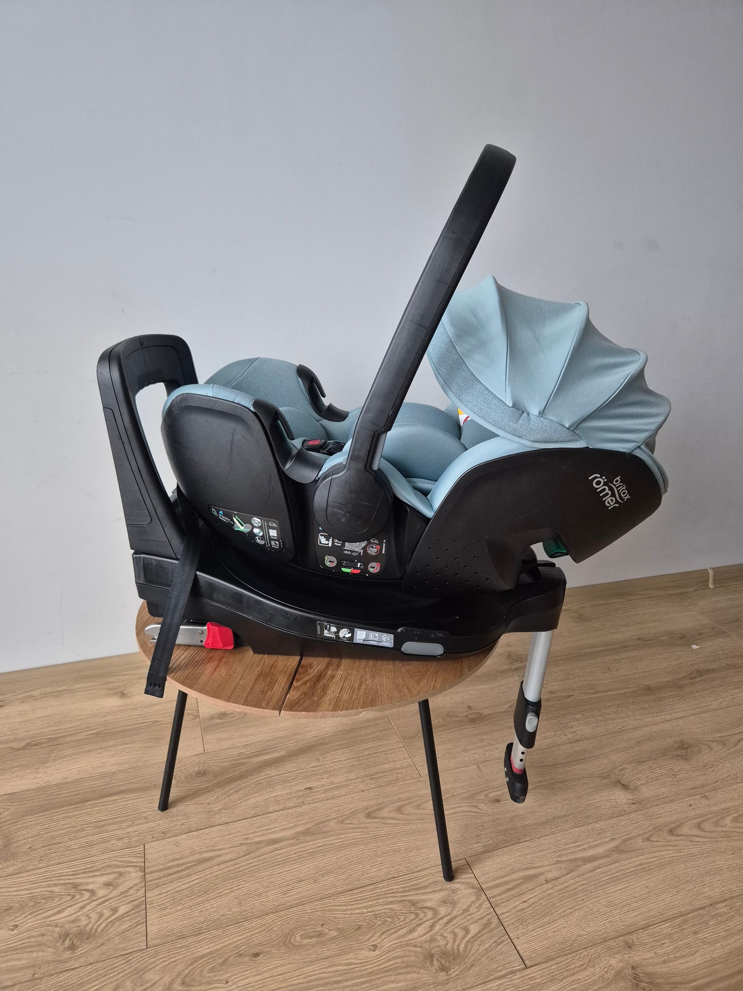 Britax Baby-Safe Pro 0-13kg. ir Flex Base iSense bazė.