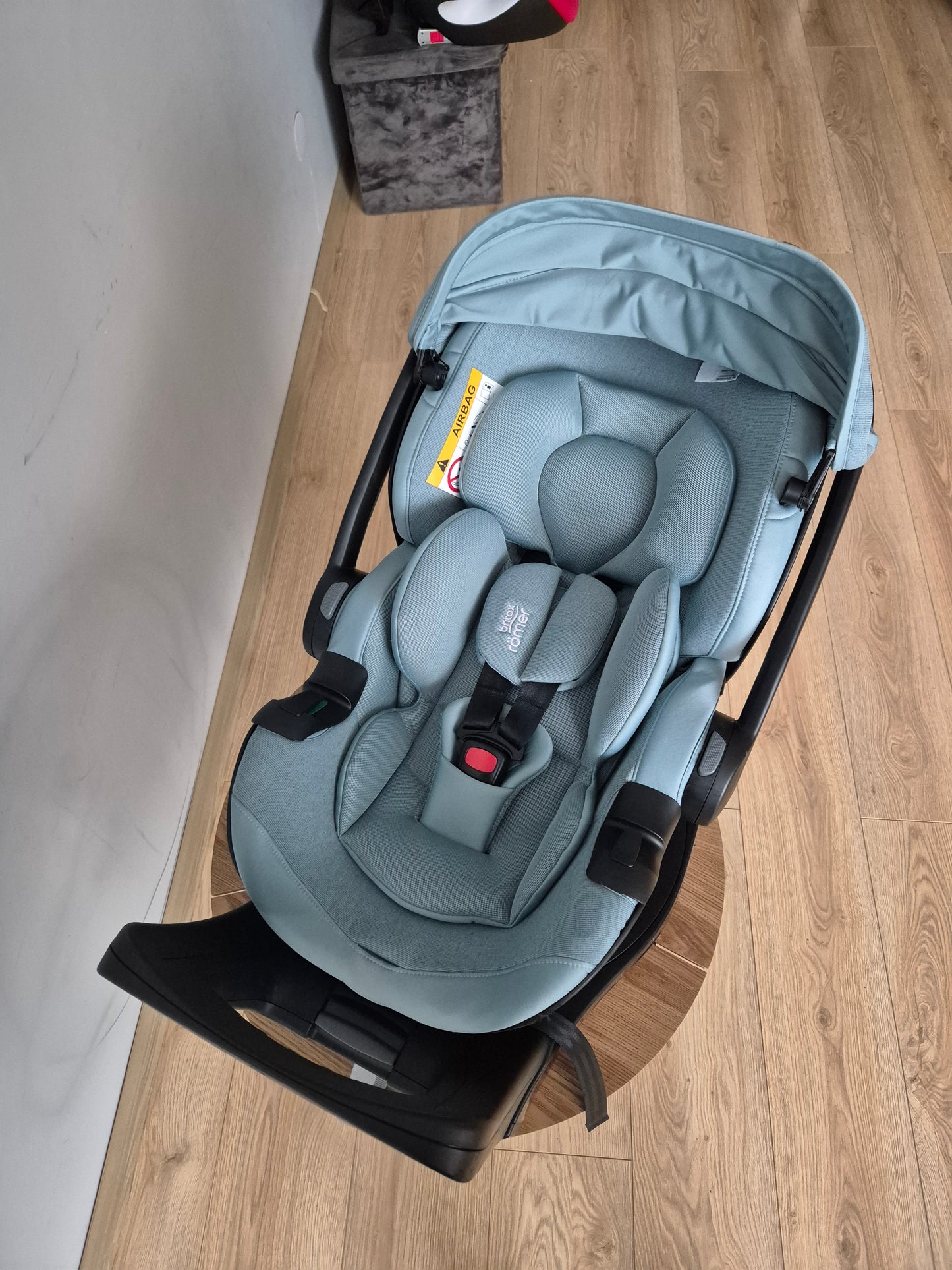 Britax Baby-Safe Pro 0-13kg. ir Flex Base iSense bazė.