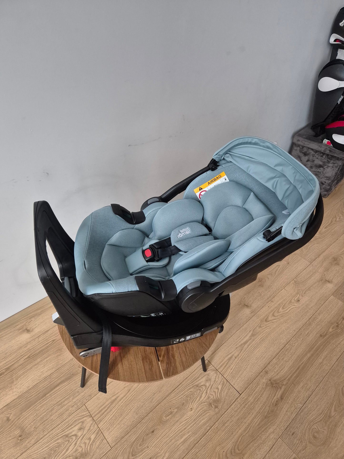 Britax Baby-Safe Pro 0-13kg. ir Flex Base iSense bazė.