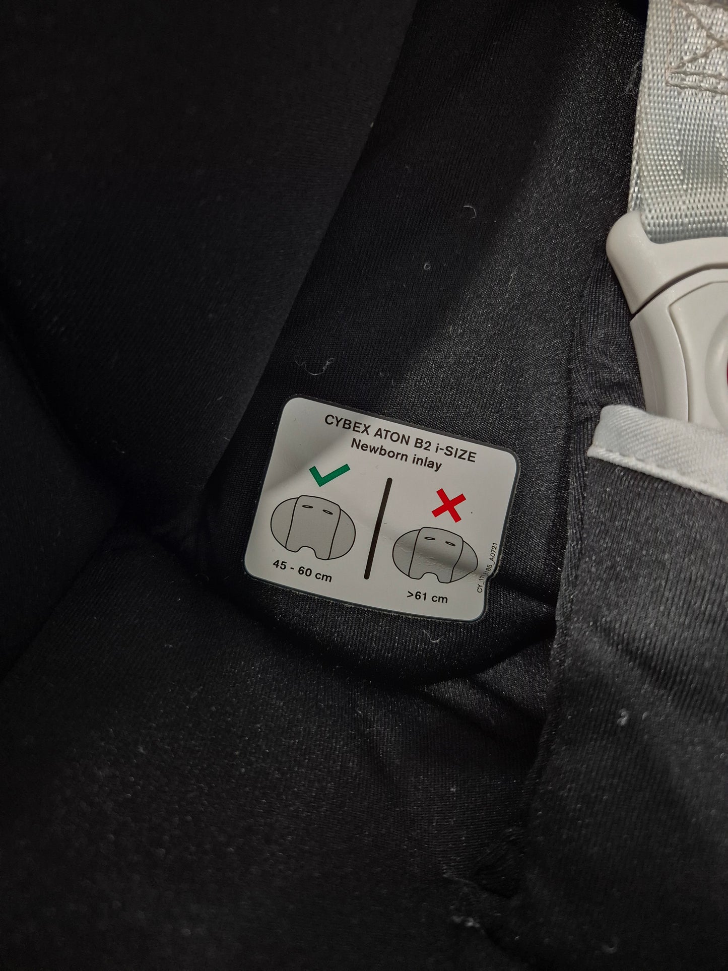 Aton B2 i-Size 0-13kg. su Cybex Base One IsoFix baze.