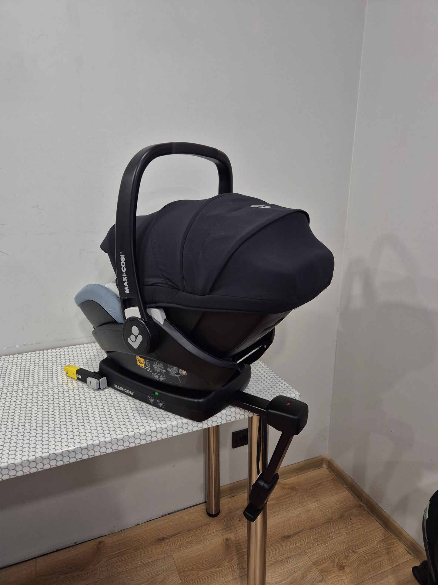 Maxi Cosi Marble i-Size 0-13kg. su IsoFix baze