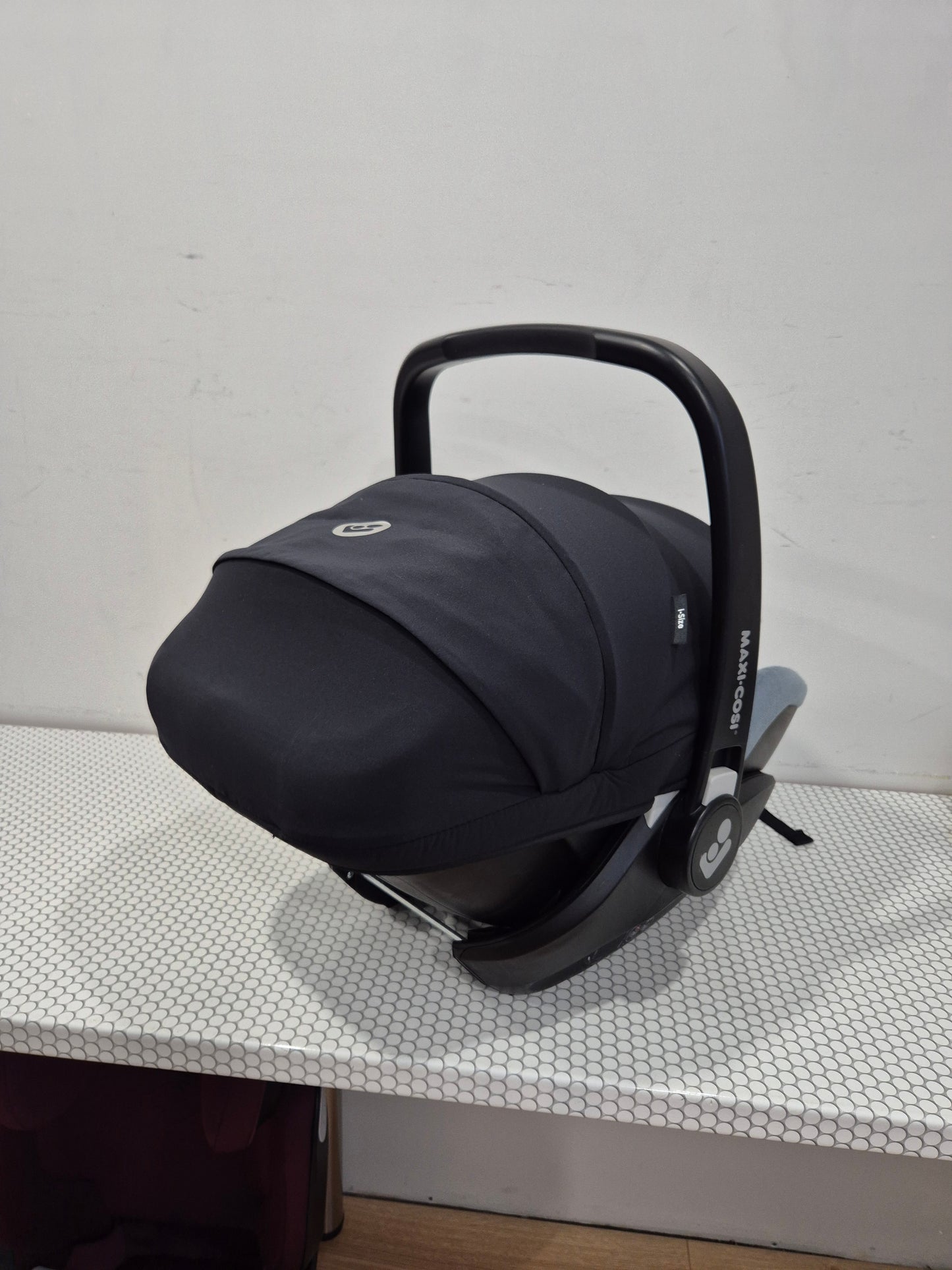 Maxi Cosi Marble i-Size 0-13kg. su IsoFix baze