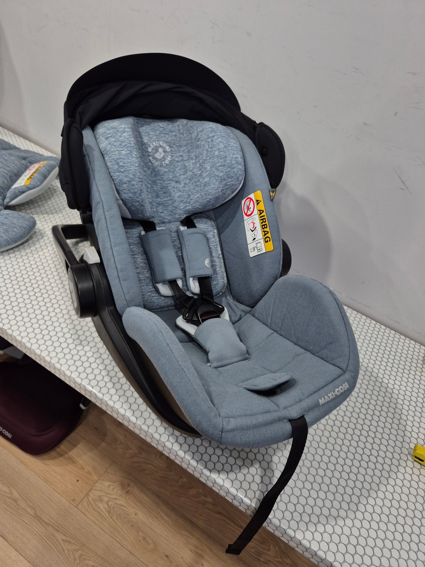 Maxi Cosi Marble i-Size 0-13kg. su IsoFix baze