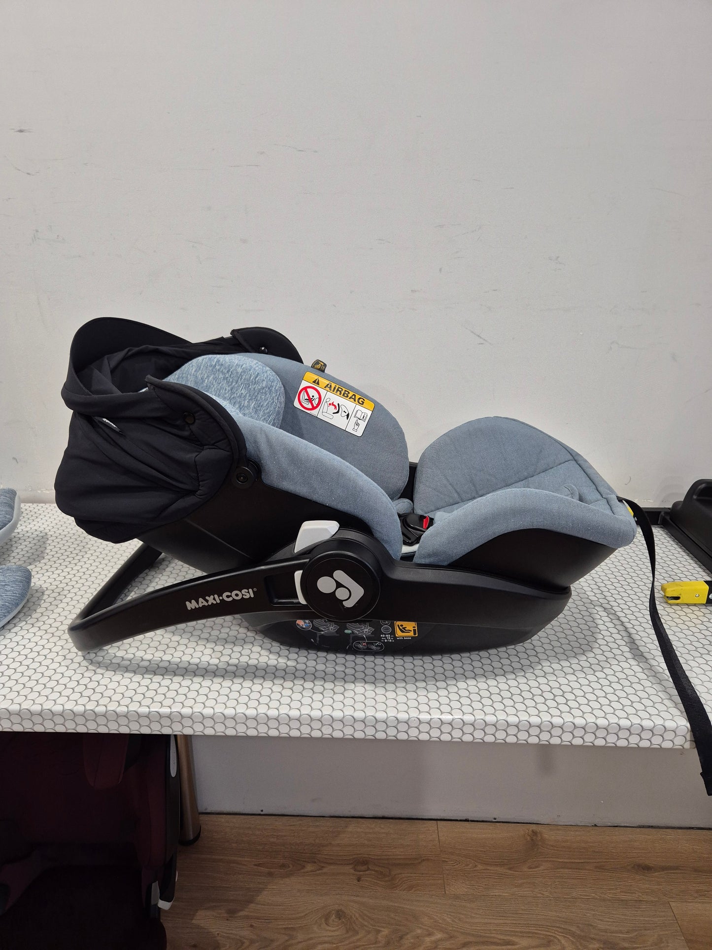 Maxi Cosi Marble i-Size 0-13kg. su IsoFix baze