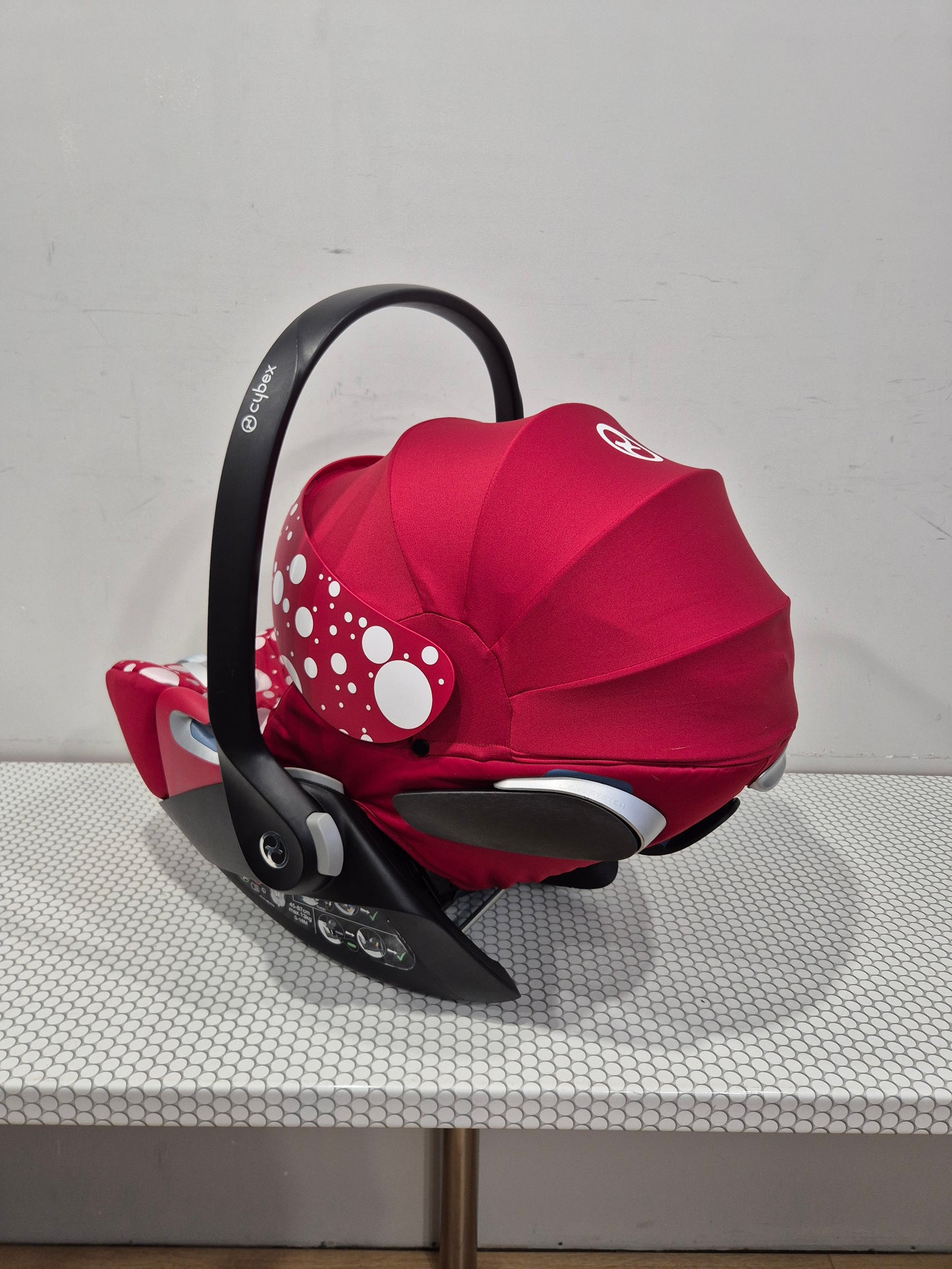 Cybex Cloud Z i-Size 0-13kg. kėdutė ir Base Z bazė.