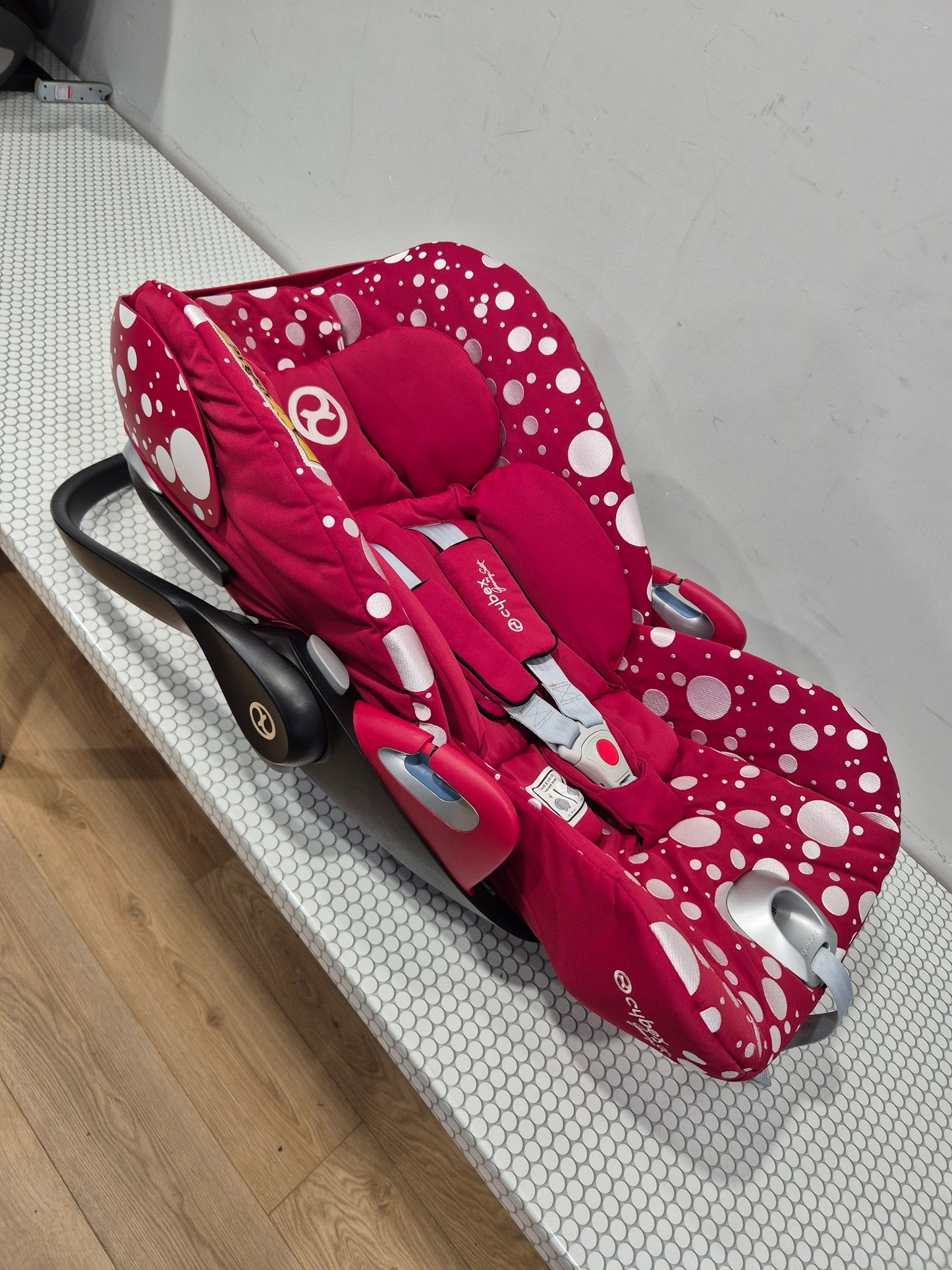 Cybex Cloud Z i-Size 0-13kg. kėdutė ir Base Z bazė.