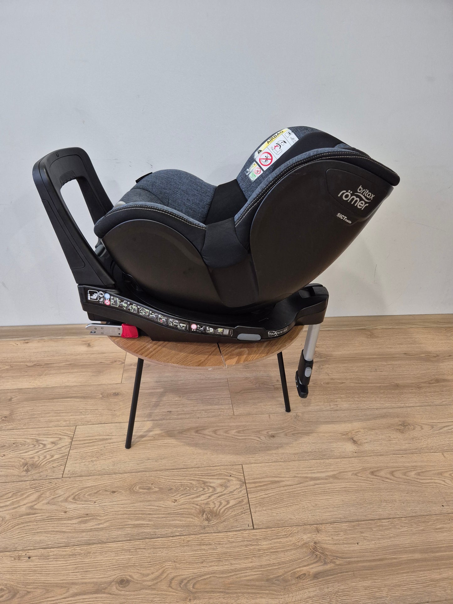 Britax Romer DualFix M i-Size 0-18kg.
